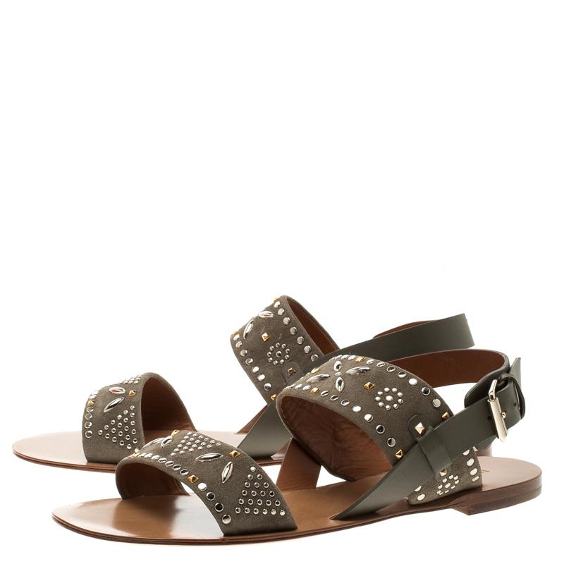 Valentino Grey Embellished Suede Flat Sandals Size 39.5 In New Condition In Dubai, Al Qouz 2