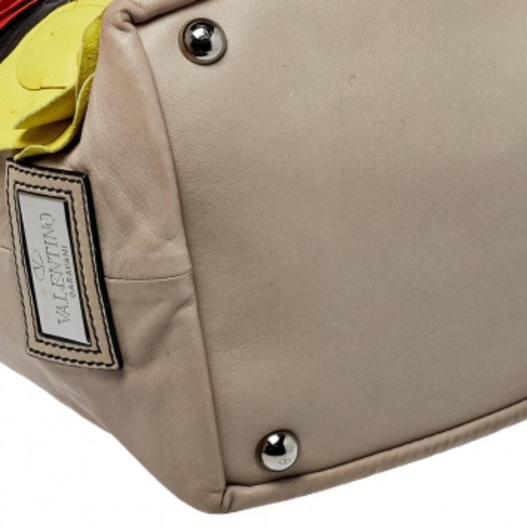 Marrone Valentino Tote in pelle grigia con applicazioni floreali in vendita