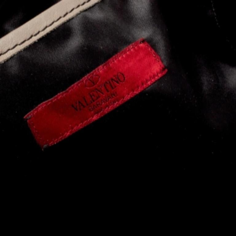 Valentino Tote in pelle grigia con applicazioni floreali in vendita 2