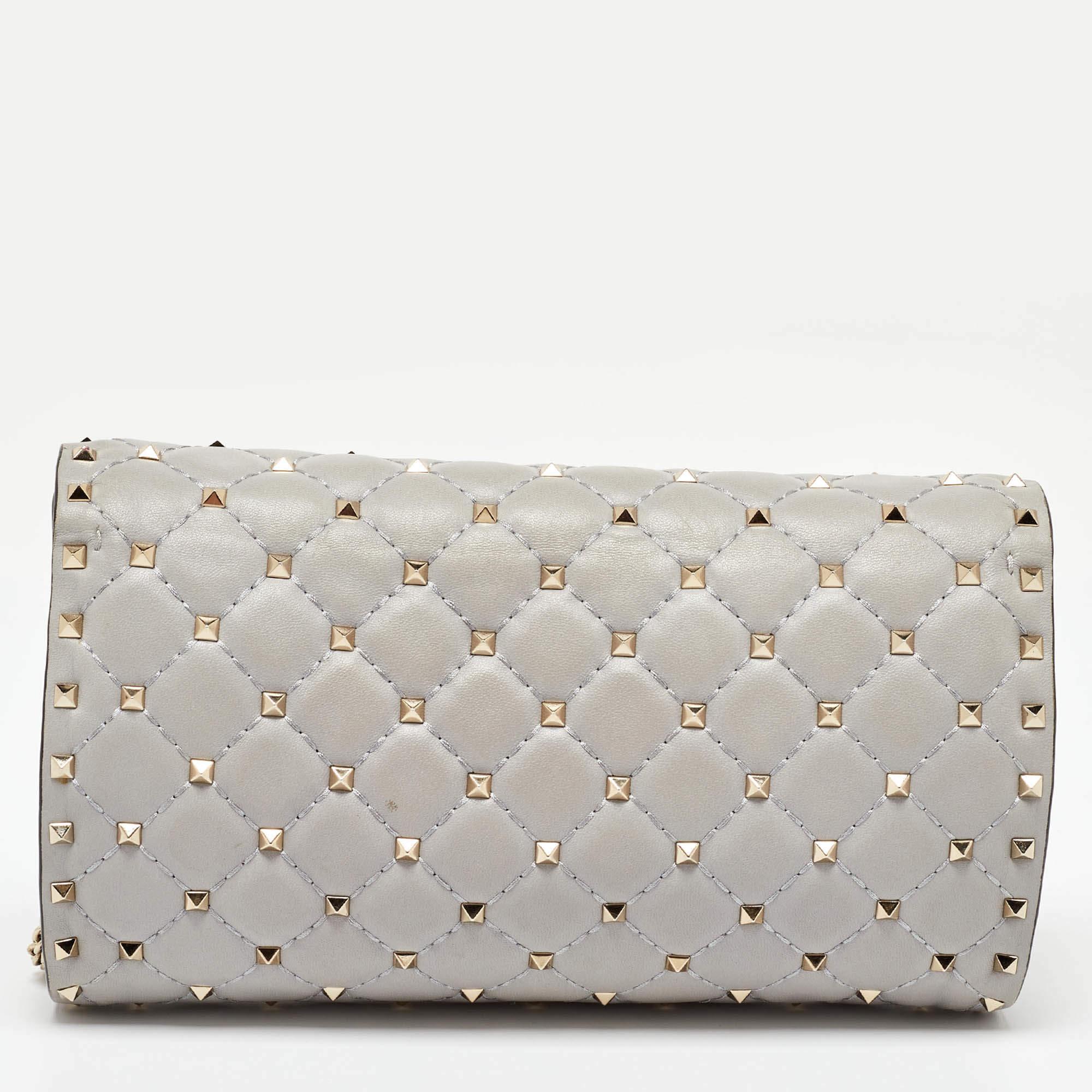 Valentino Grey Leather Rockstud Spike Chain Shoulder Bag In Good Condition For Sale In Dubai, Al Qouz 2