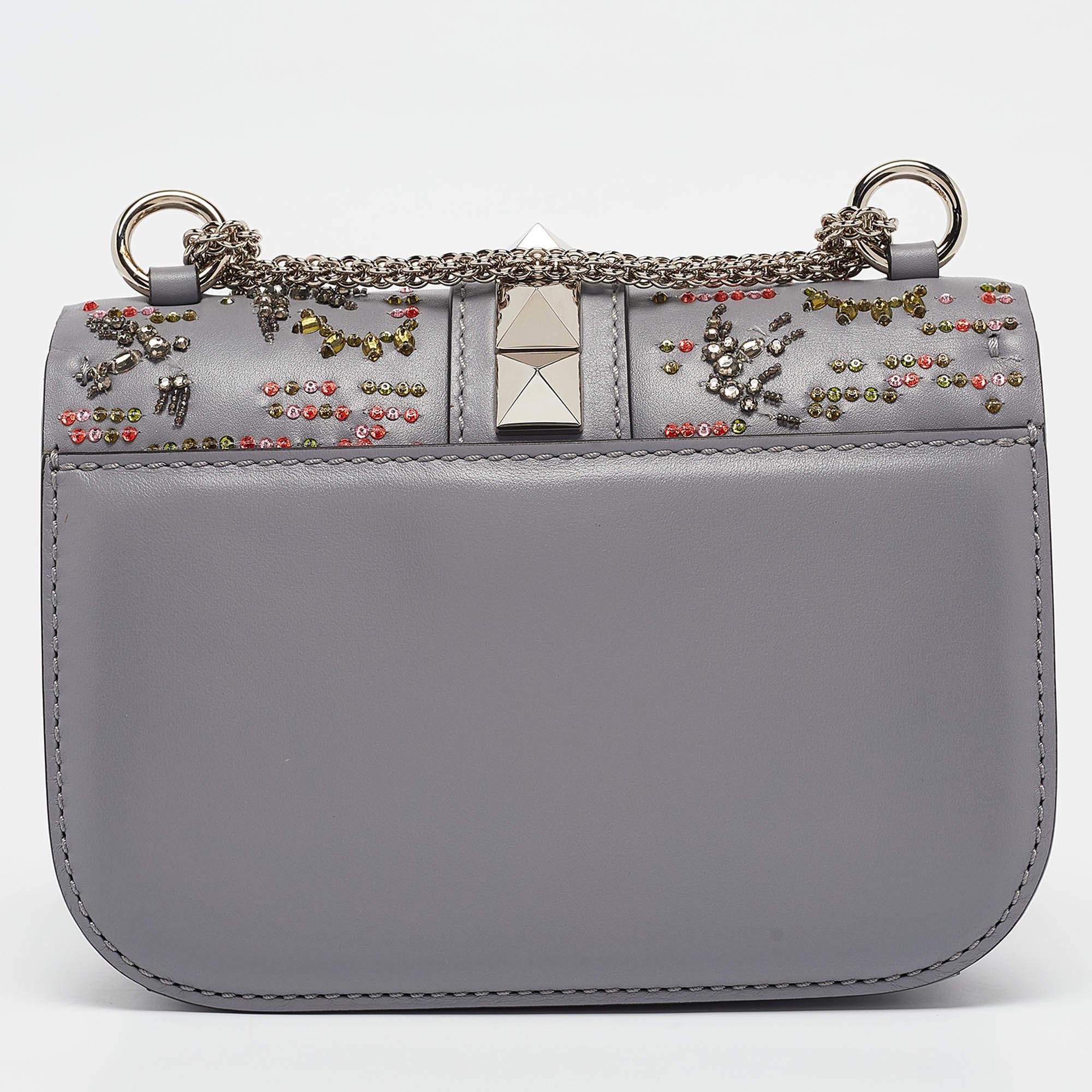 Valentino Grey Leather Small Crystal Embellished Rockstud Glam Lock Flap Bag In Excellent Condition For Sale In Dubai, Al Qouz 2