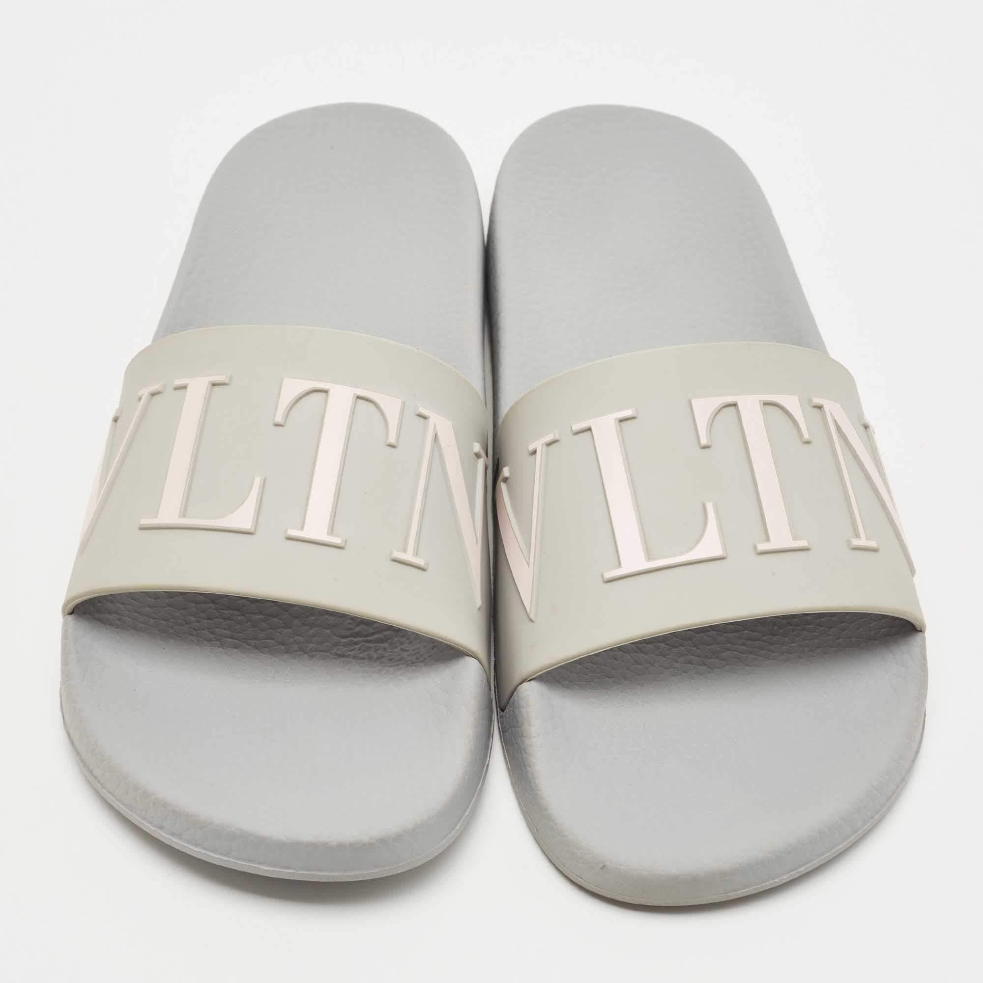 Women's Valentino Grey/Pink Rubber VLTN Flat Slides Size 40 For Sale