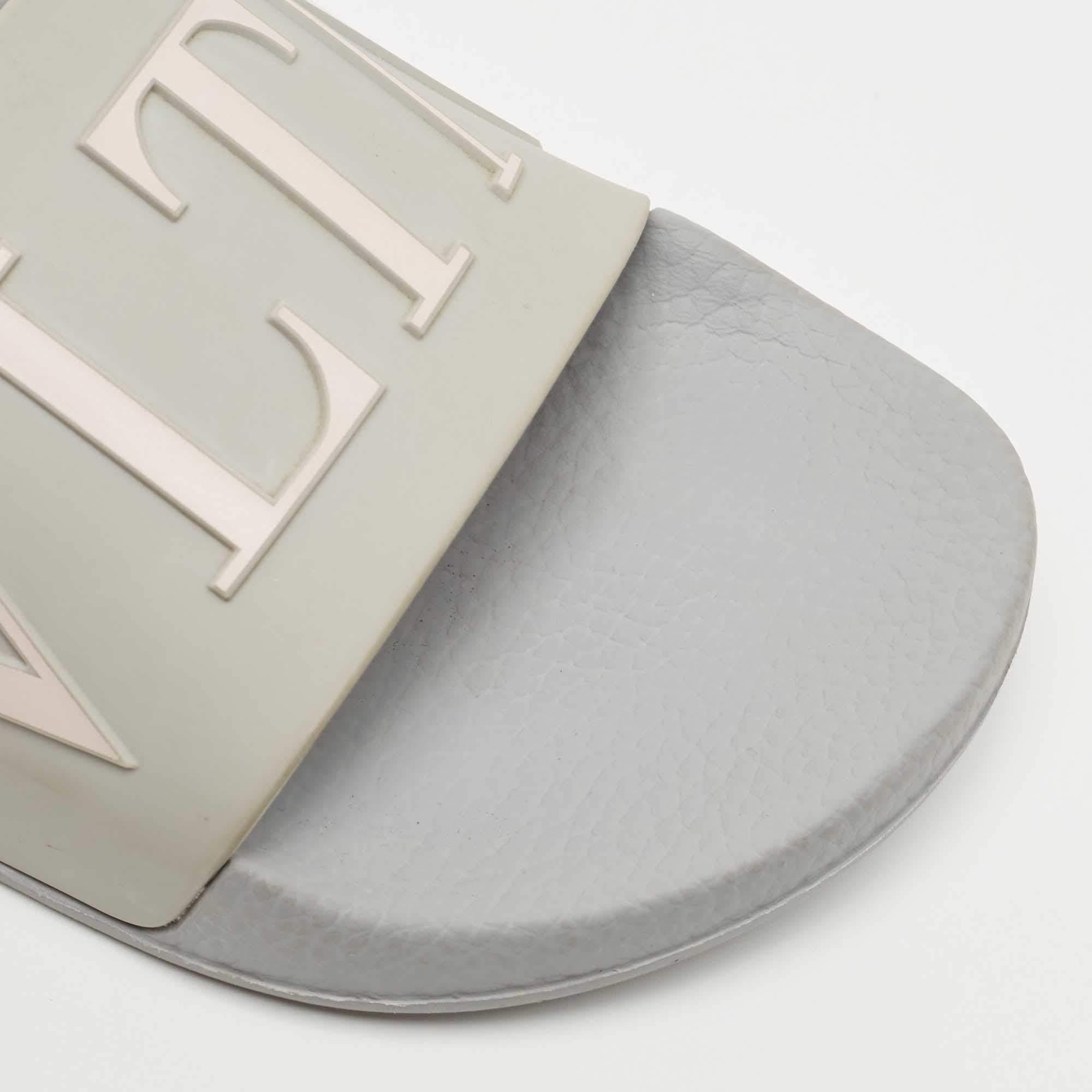 Valentino Grey/Pink Rubber VLTN Flat Slides Size 40 For Sale 3