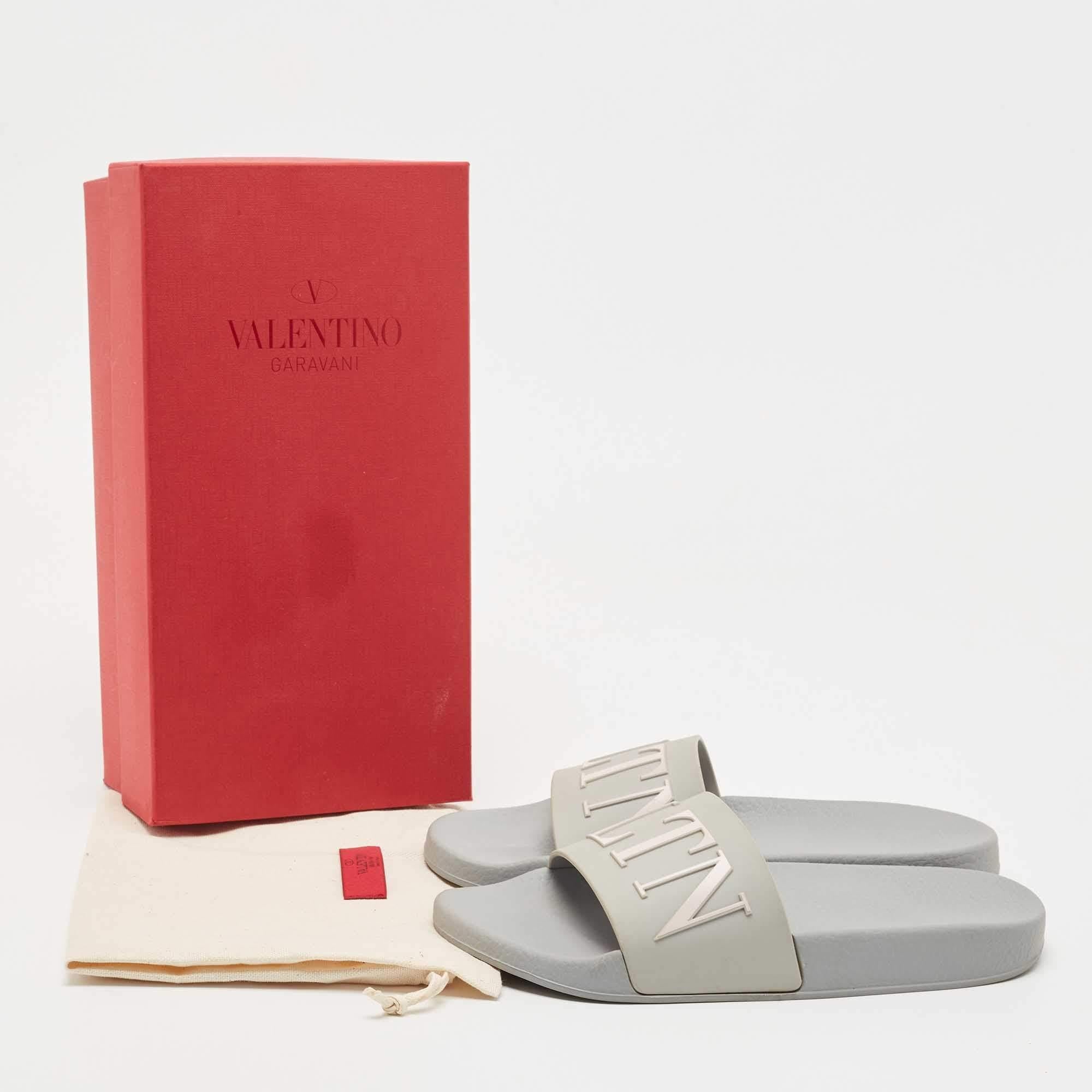 Valentino Grey/Pink Rubber VLTN Flat Slides Size 40 For Sale 5