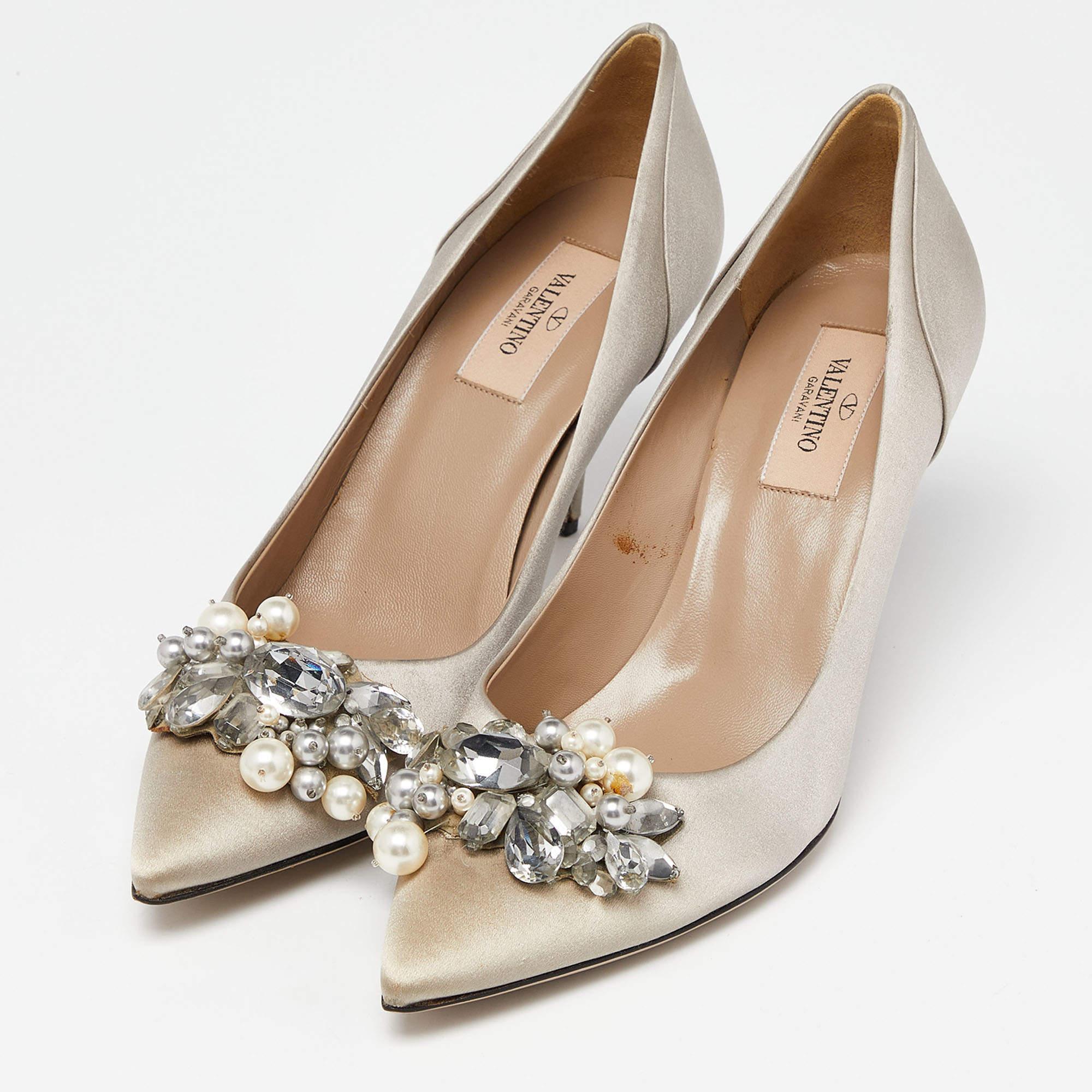 Valentino Grey Satin Crystal and Faux Pearl Embellished Pumps Size 37.5 For Sale 3