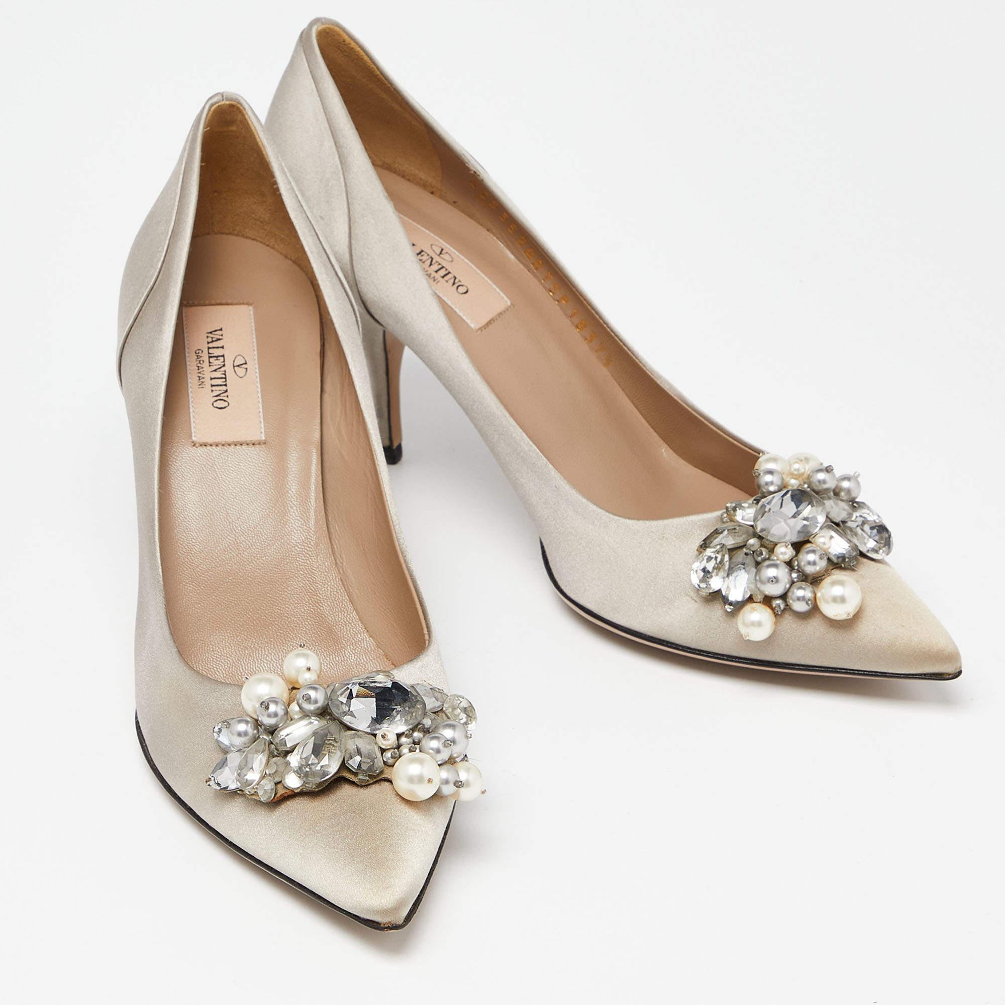 Valentino Grey Satin Crystal and Faux Pearl Embellished Pumps Size 37.5 For Sale 4