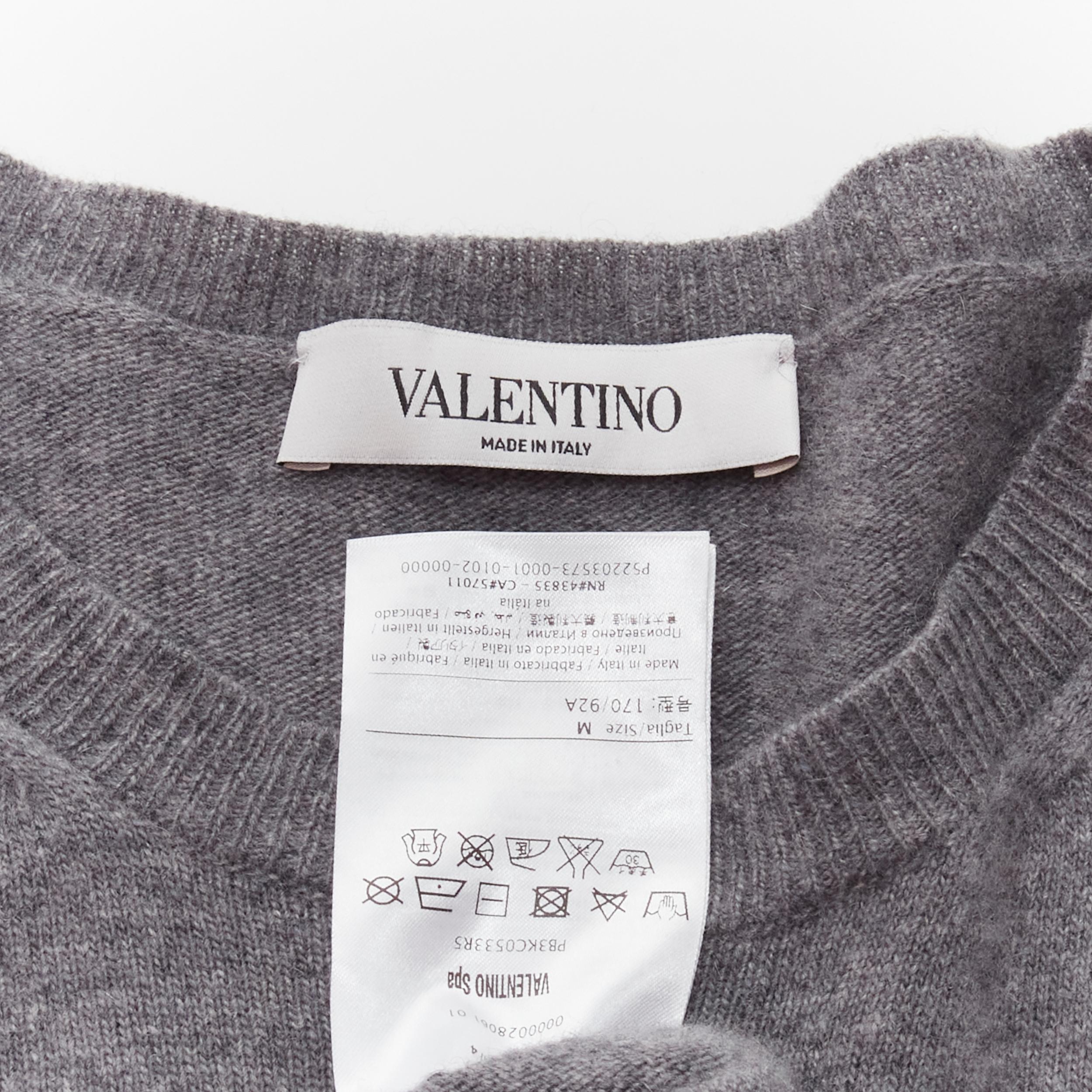 VALENTINO grey virgin wool cashmere pink cursive graphic logo sweater top M For Sale 4