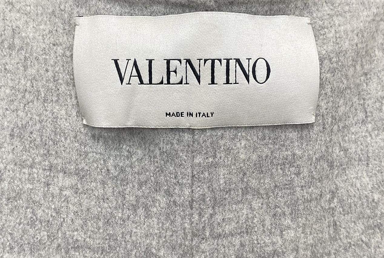 VALENTINO GREY WOOL COAT size M In Excellent Condition In Montgomery, TX
