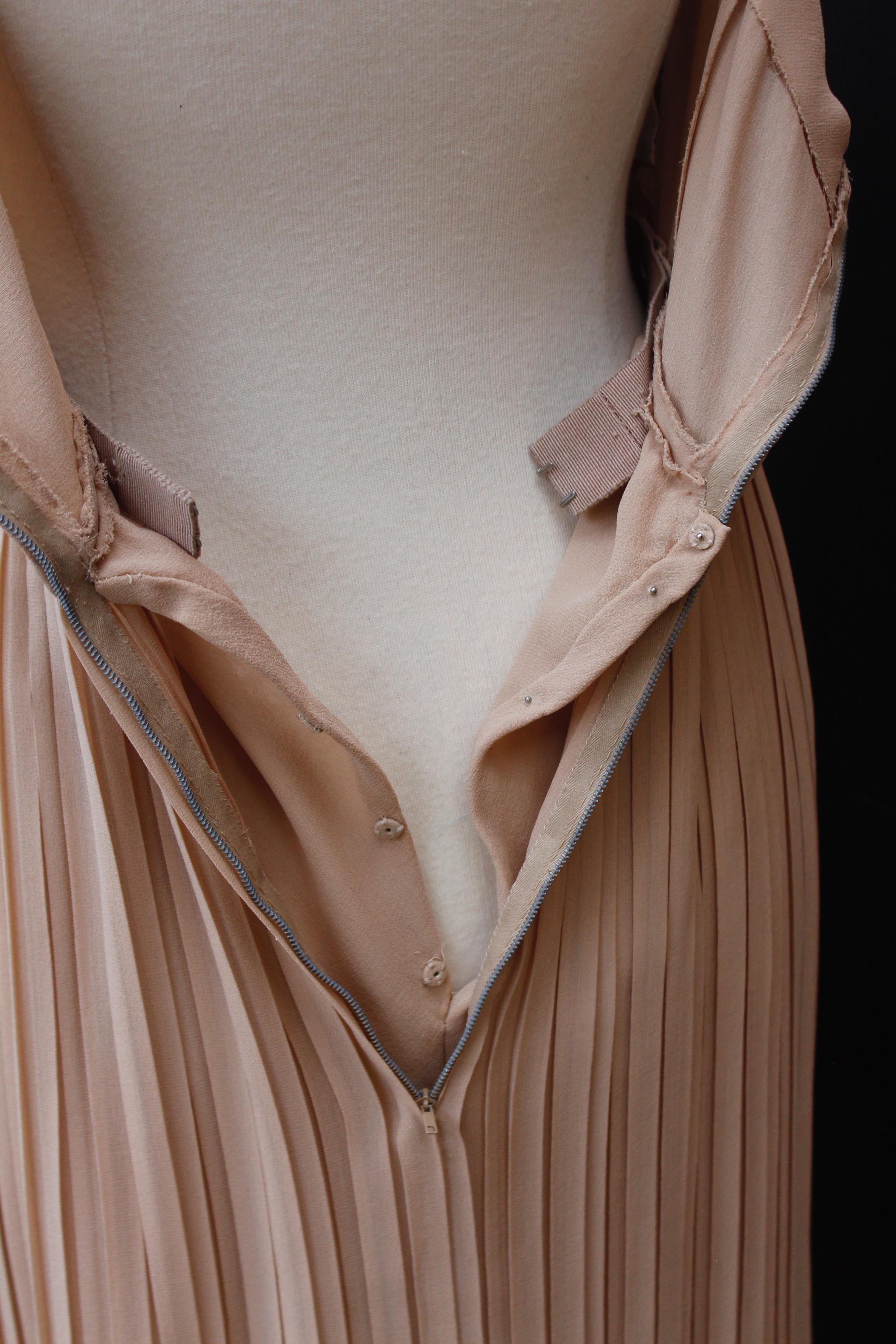 Valentino Haute Couture gorgeous beige silk chiffon cocktail dress with embroide For Sale 2