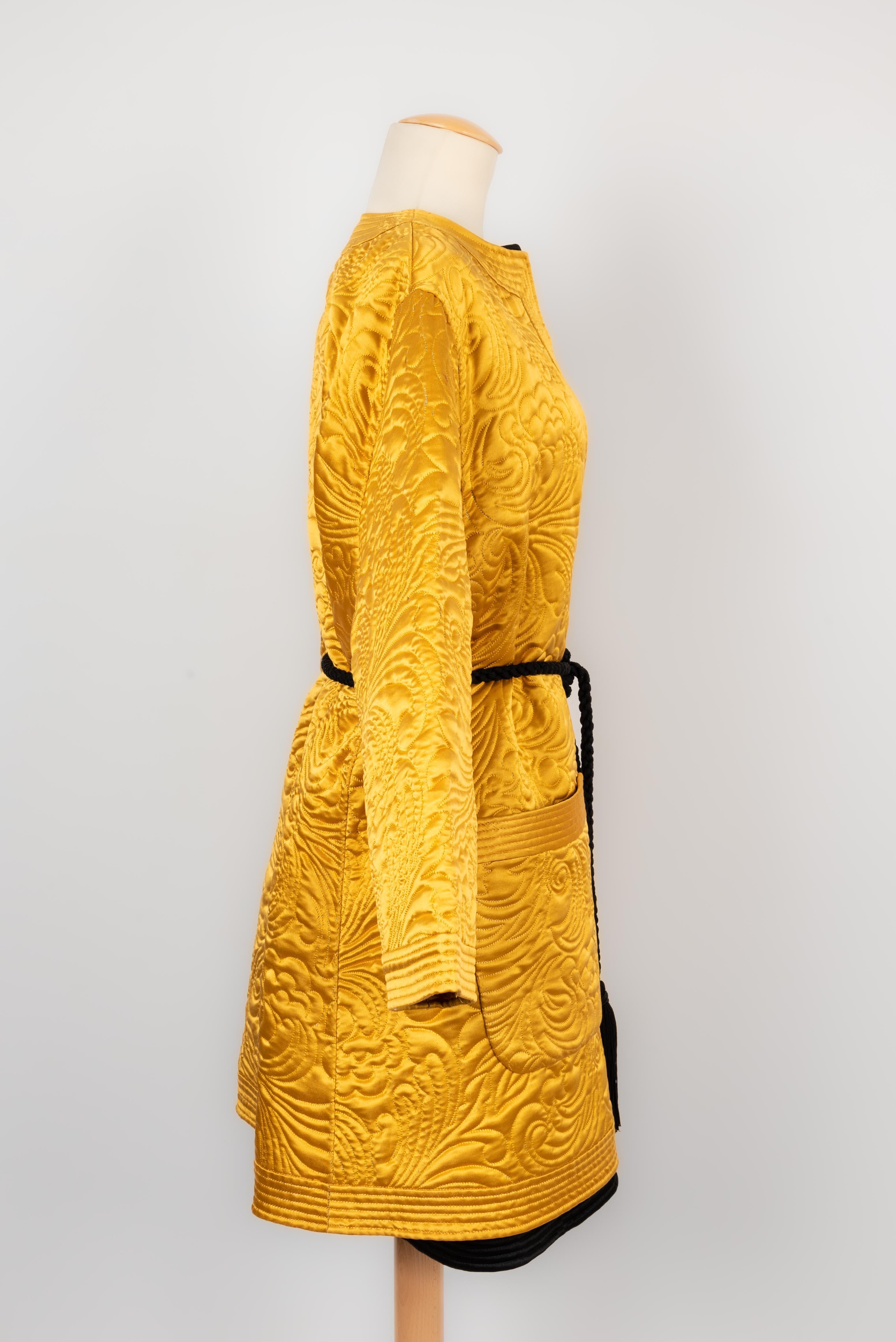 VALENTINO - Kimono-style double jackets in topstitched silk.  Haute Couture piece Fall-Winter 1990/91 collection. No size nor composition label, they fit a 40FR.

Condition:
Very good condition

Dimensions:
Yellow jacket: Shoulder width: 47 cm -