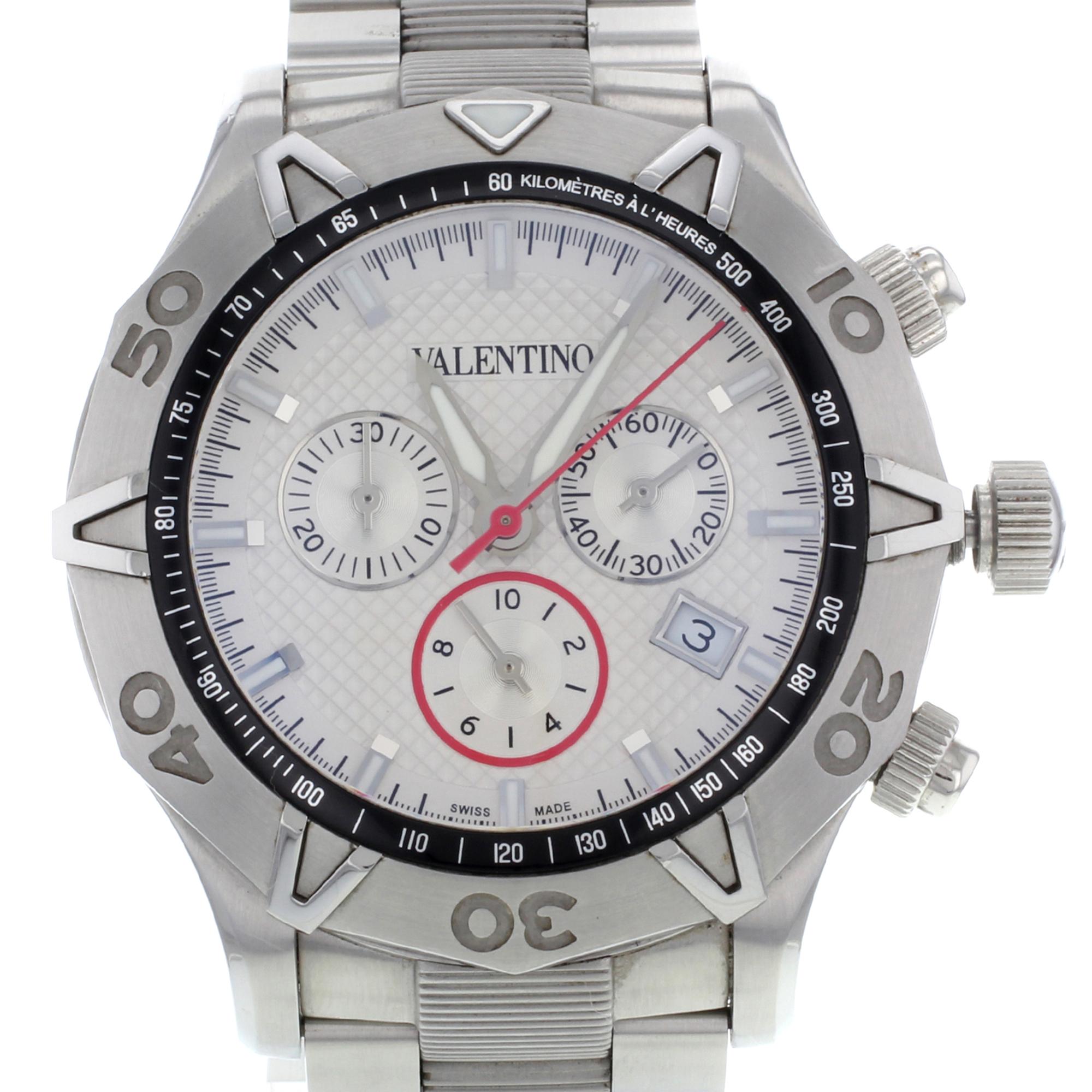 This pre-owned Valentino  Homme  V40LCQ9902-S099 is a beautiful men's timepiece that is powered by a quartz movement which is cased in a stainless steel case. It has a round shape face, chronograph, date, small seconds subdial dial, and has hand
