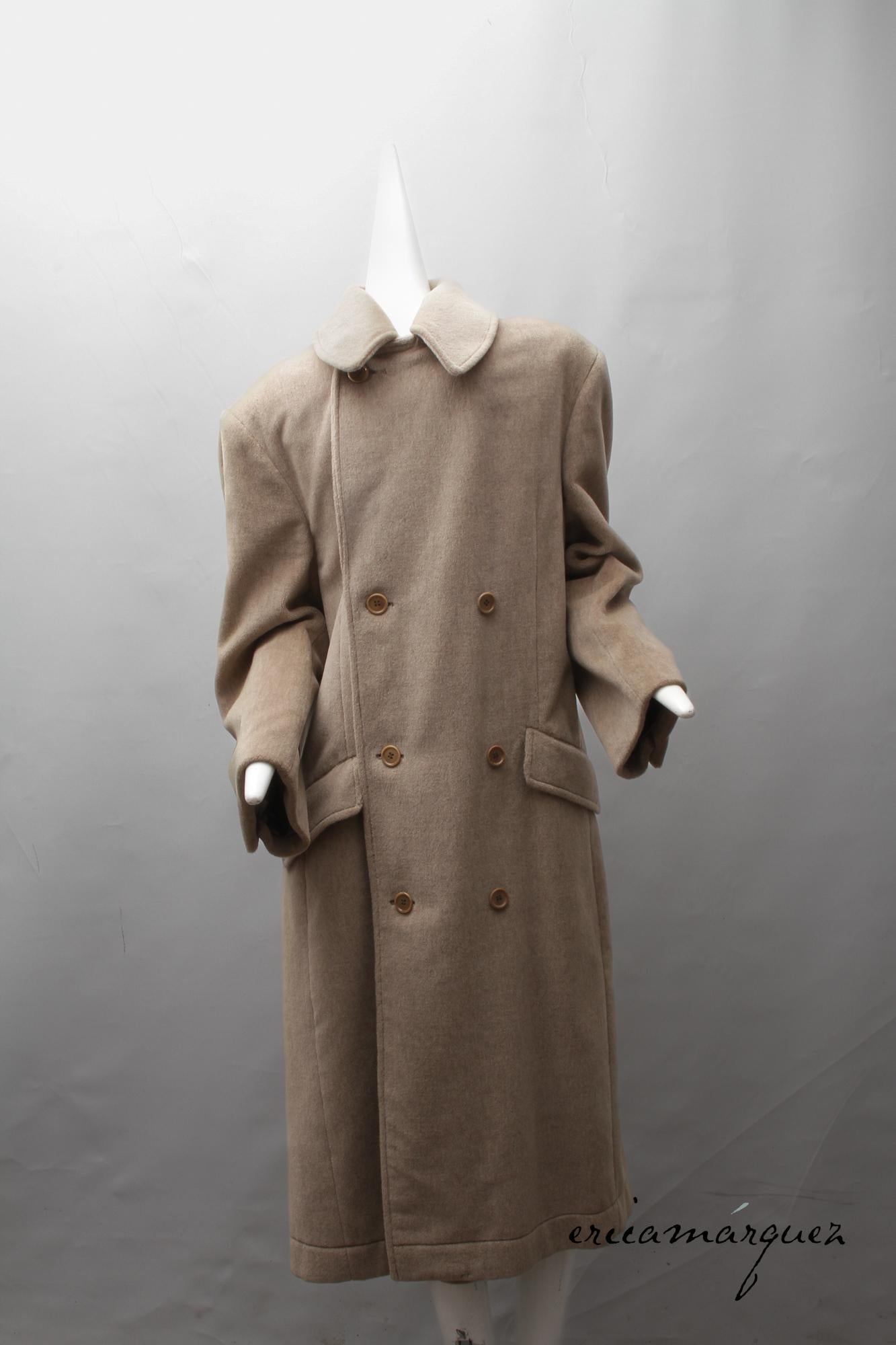 VALENTINO, Honey Color, Velour, Long Overcoat, Right and Left Buttons, F/W 1989, original store tag. From an Important Collection. Provence upon request. 

Double breasted for Men; One Button Closure for Women. 


Size 46 (Men's)

CHEST: 46