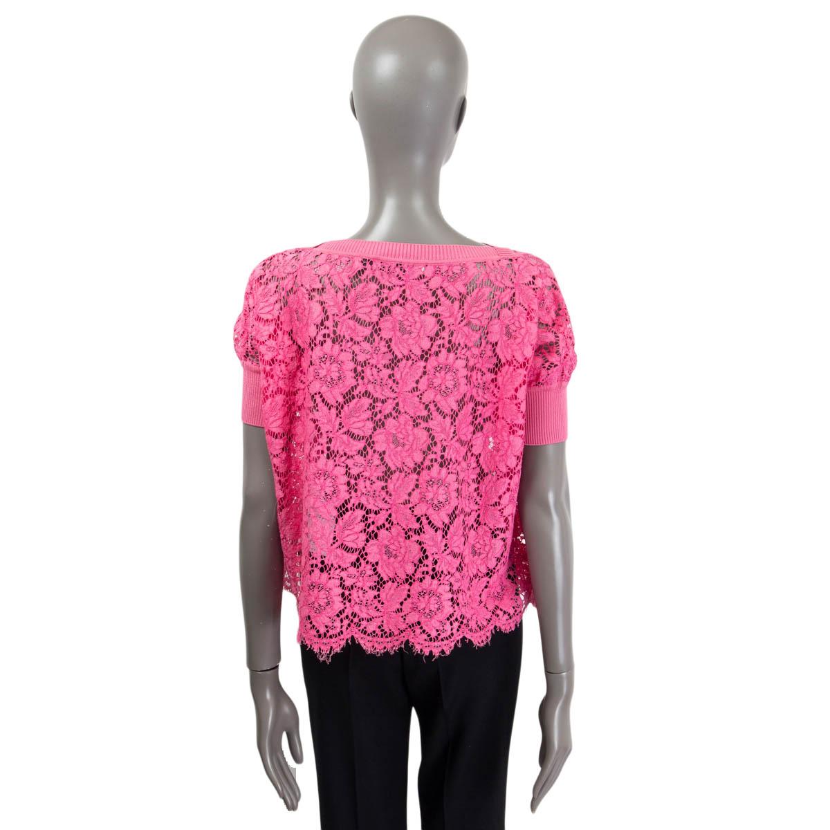 VALENTINO hot pink cotton OVERSIZED LACE T-Shirt Shirt M In Excellent Condition For Sale In Zürich, CH