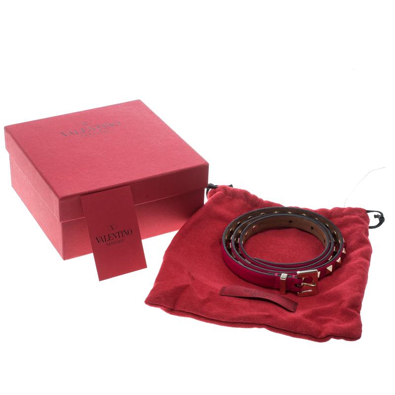 Valentino Hot Pink Leather Rockstud Skinny Belt 85cm In Good Condition In Dubai, Al Qouz 2