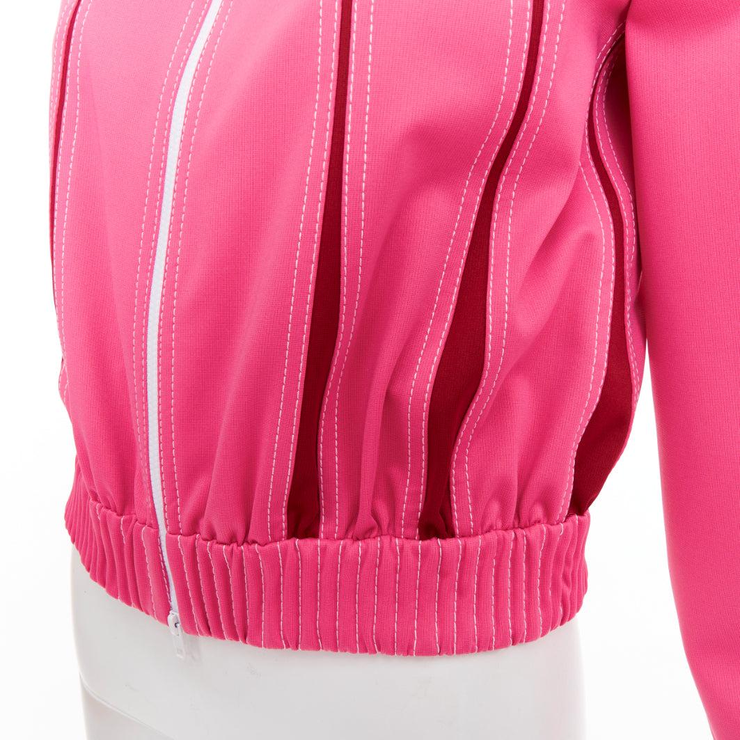 Valentino, rosa caldo, rosso, con cuciture a punto croce, track jacket a collo alto IT40 S
Riferimento: MECG/A00204
Marchio: Valentino
Designer: Pier Paolo Piccioli
Materiale: Poliestere, misto
Colore: rosa, rosso
Modello: Tinta unita
Chiusura: