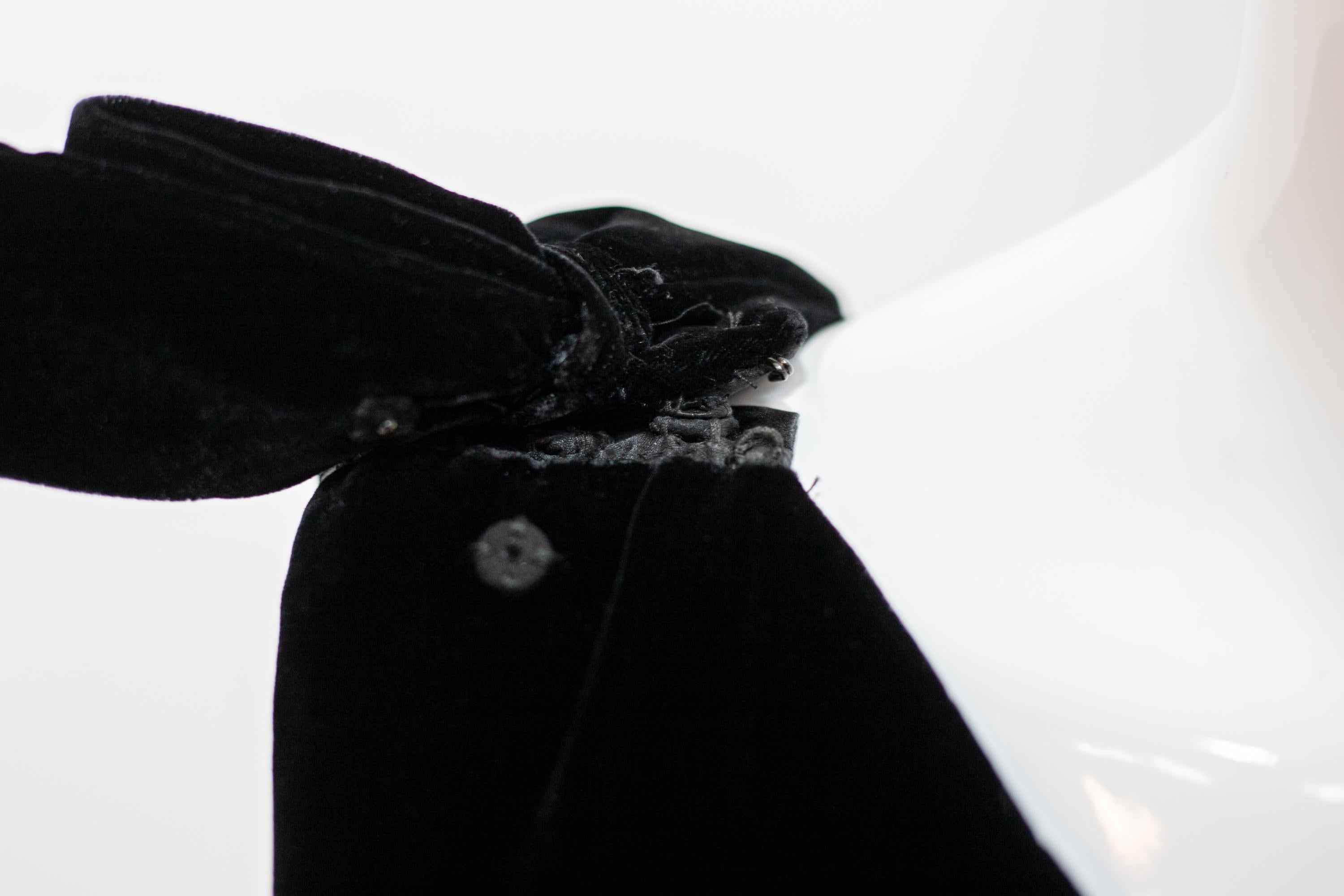 Valentino - Importante robe de soirée en velours noir et soie Excellent état - En vente à Milano, IT
