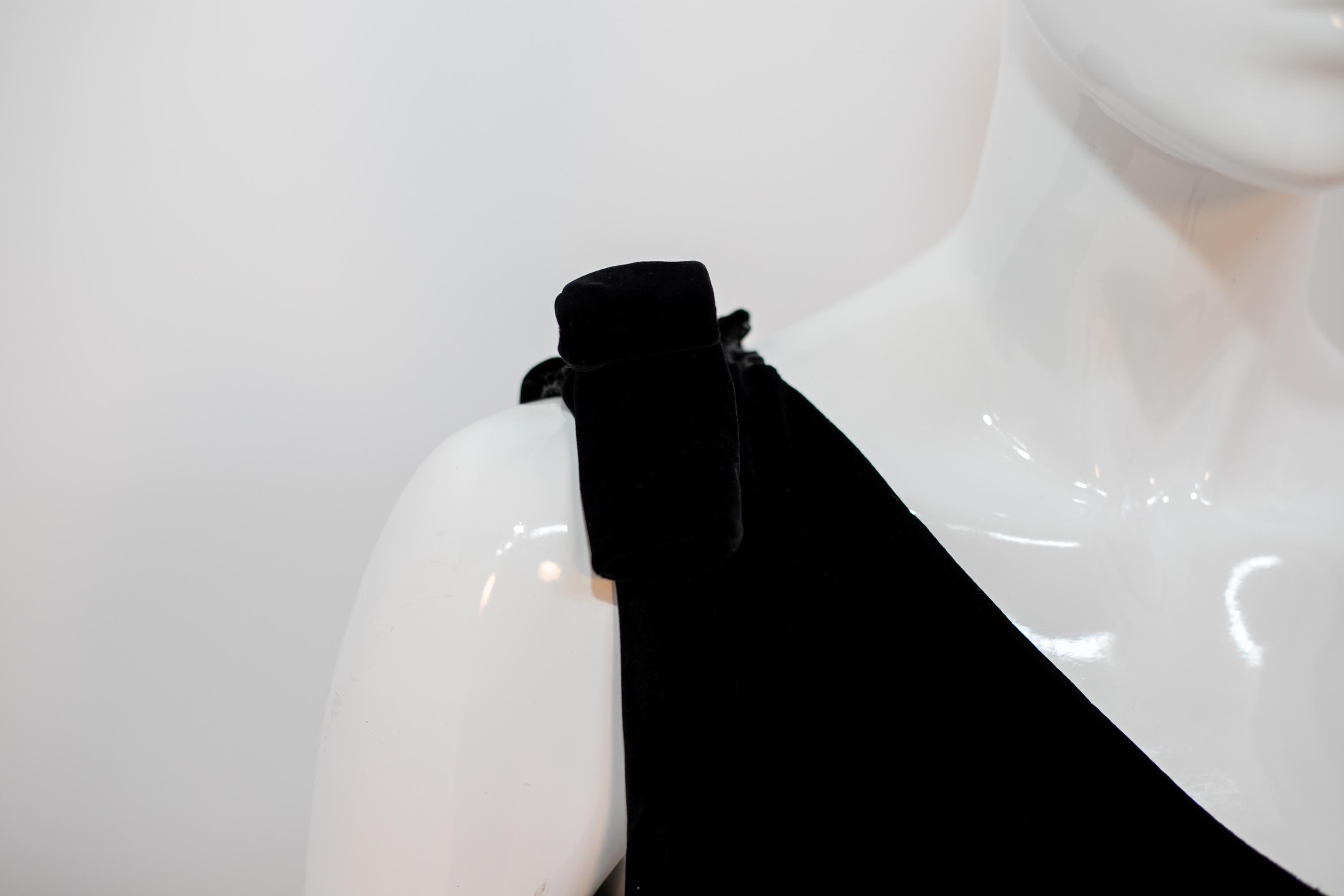 Valentino - Importante robe de soirée en velours noir et soie Pour femmes en vente