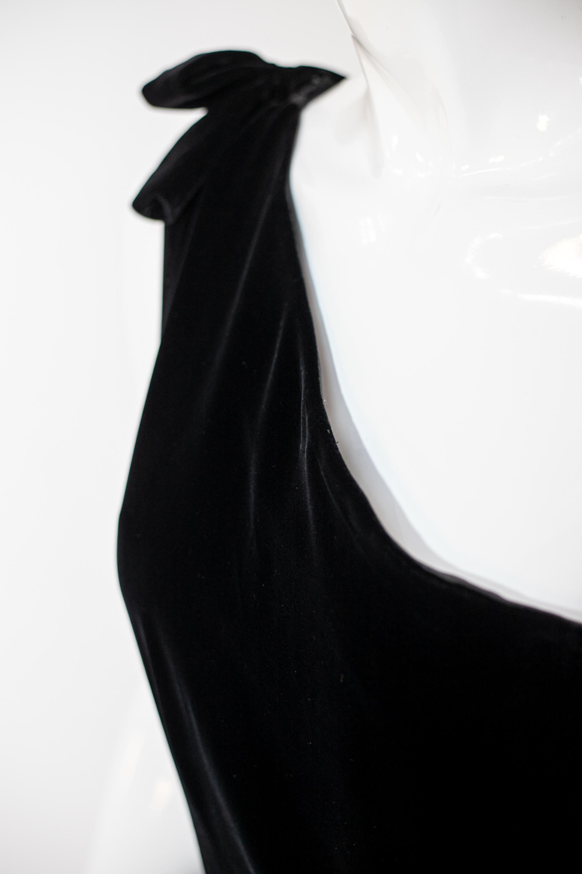 Valentino - Importante robe de soirée en velours noir et soie en vente 1