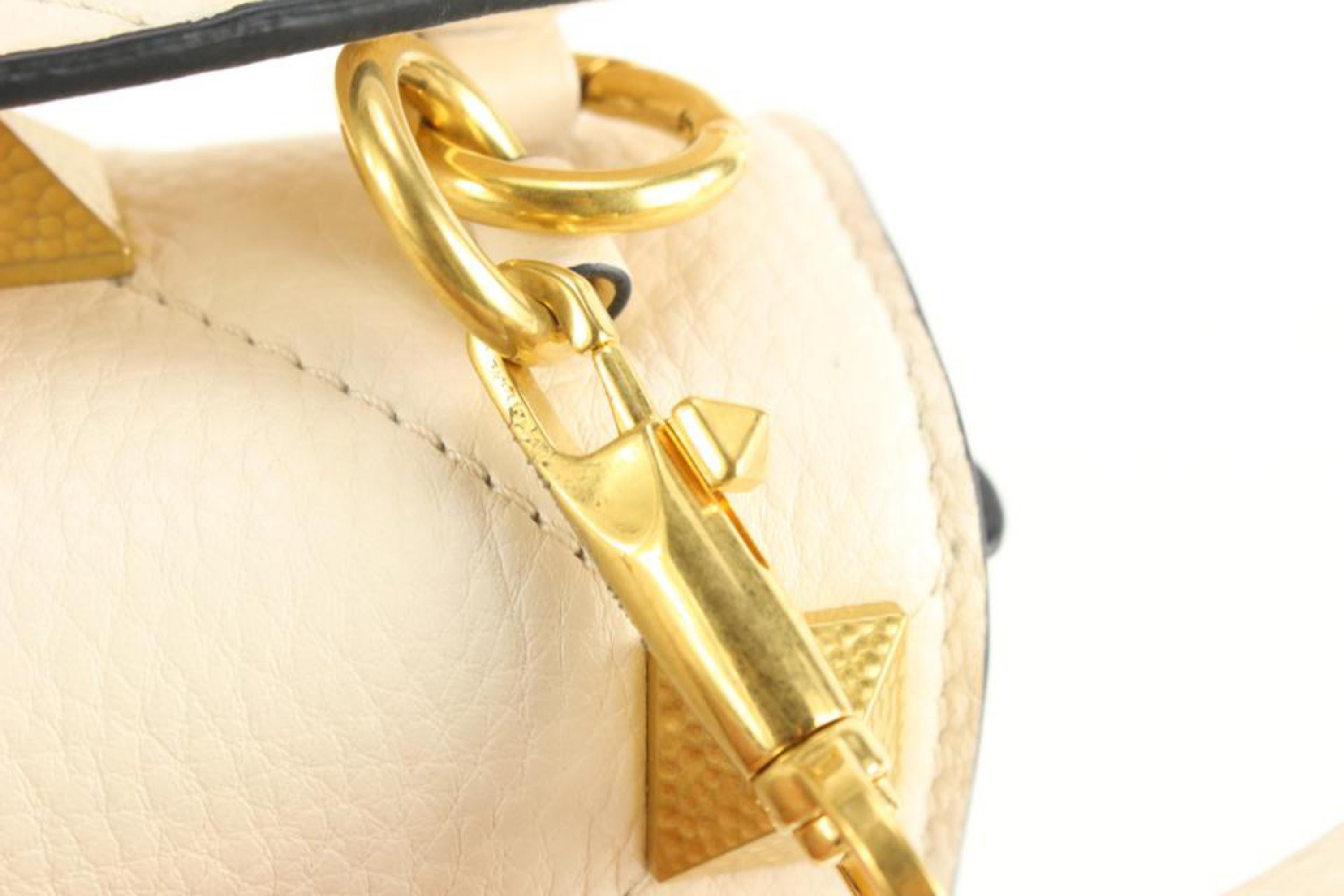 Valentino Ivory Grained Leather Medium Roman Stud Crossbody 99va59s In New Condition For Sale In Dix hills, NY