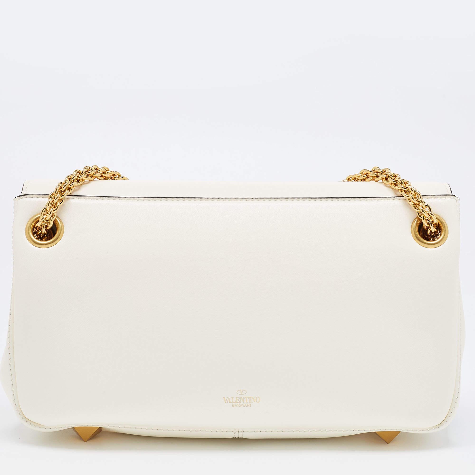 Valentino Ivory Leather Stud Sign Shoulder Bag In New Condition In Dubai, Al Qouz 2