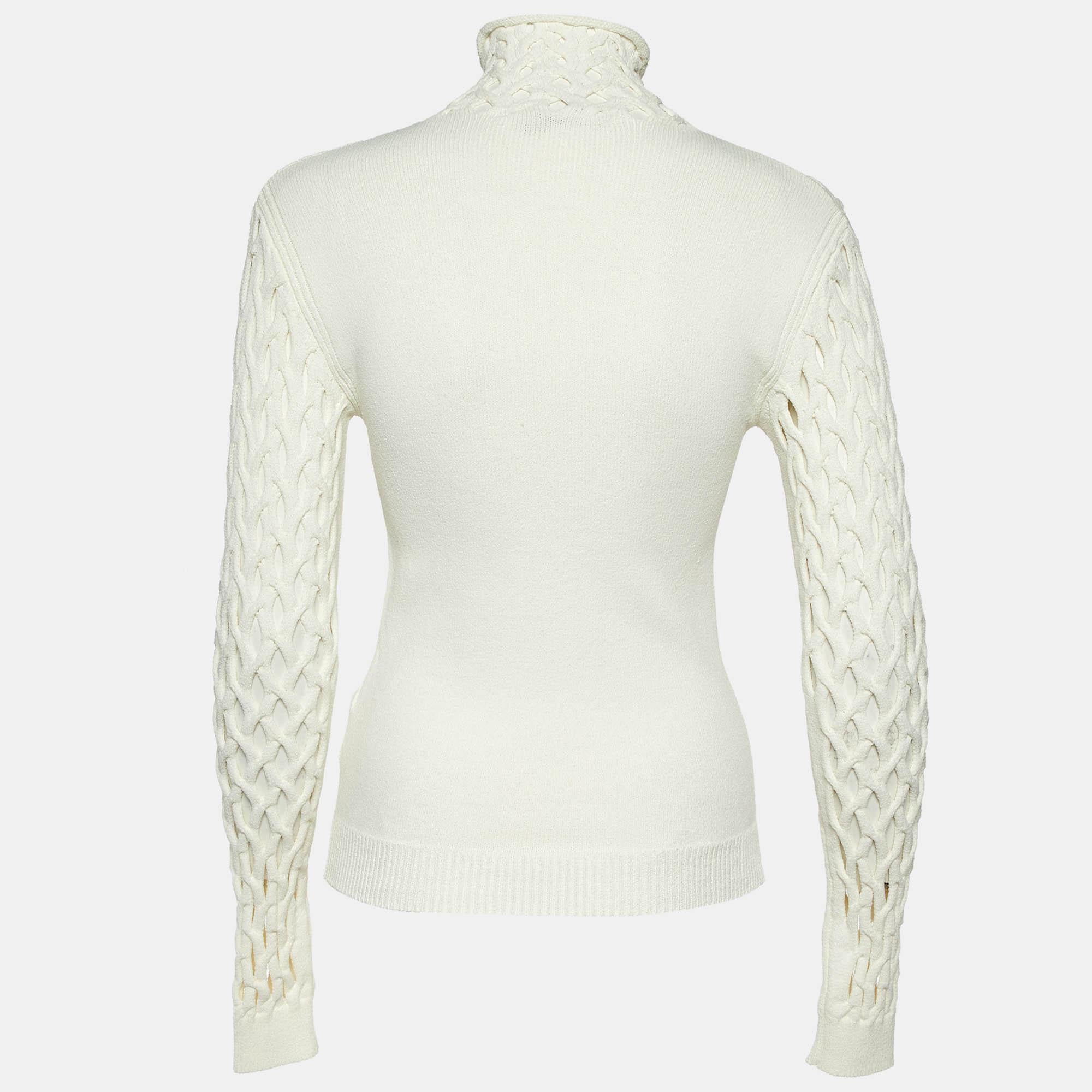 On days you desire to put little or no effort into your outfits  a stylish jumper like this comes in handy. It is cut from quality fabrics and showcases a classic style. Pair it with jeans and sneakers.
