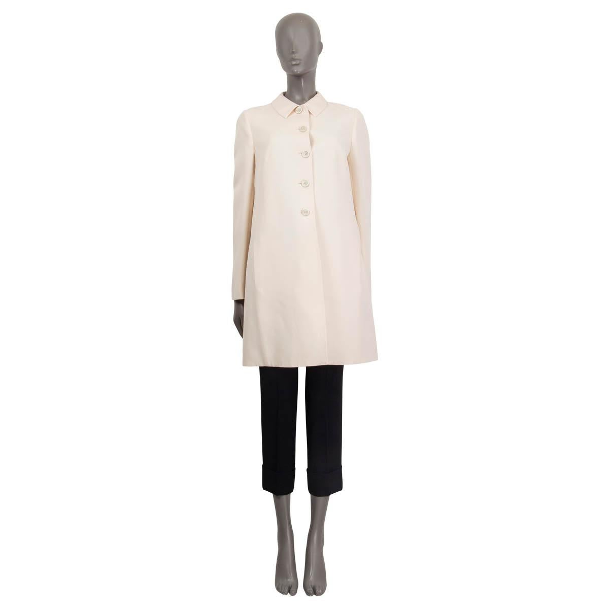 100% authentic Valentino a line coat in off-white wool (71%) and silk (29%). Features two slit pockets on the front and a black box pleat at the back. Opens with five buttons on the front. Lined in off-white polyester (42%), cotton (36%) and silk