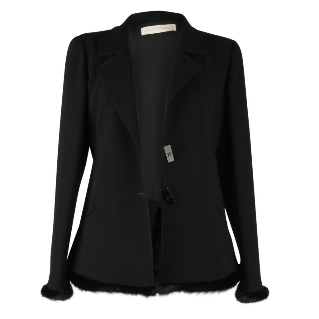 Veste Valentino en laine noire avec bordure en vison, neuve, taille 12 en vente 1
