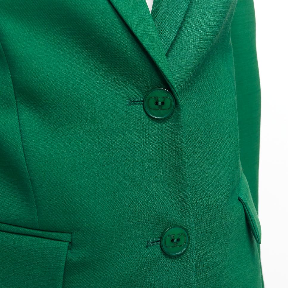 VALENTINO Kelly green wool silk fitted kong sleeve V neck blazer jacket IT36 XXS
Reference: AAWC/A00718
Brand: Valentino
Designer: Pier Paolo Piccioli
Material: Wool, Silk
Color: Green
Pattern: Solid
Closure: Button
Lining: Green Fabric
Extra