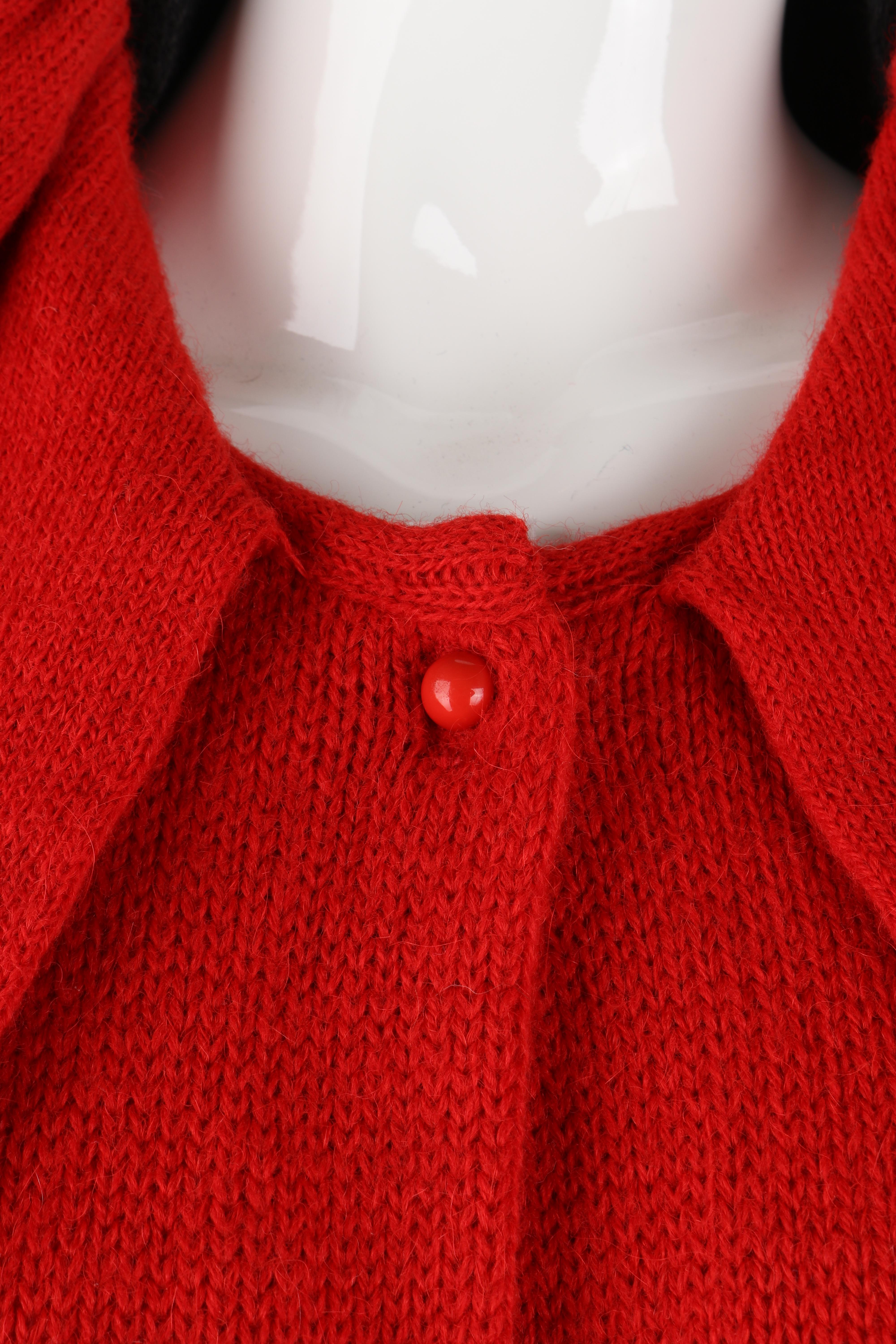 VALENTINO Knitwear c.1980's Vtg Roter Schwarzer Alpaka-Wollstrickschal Krawattenumhang mit Knopfleiste im Angebot 6