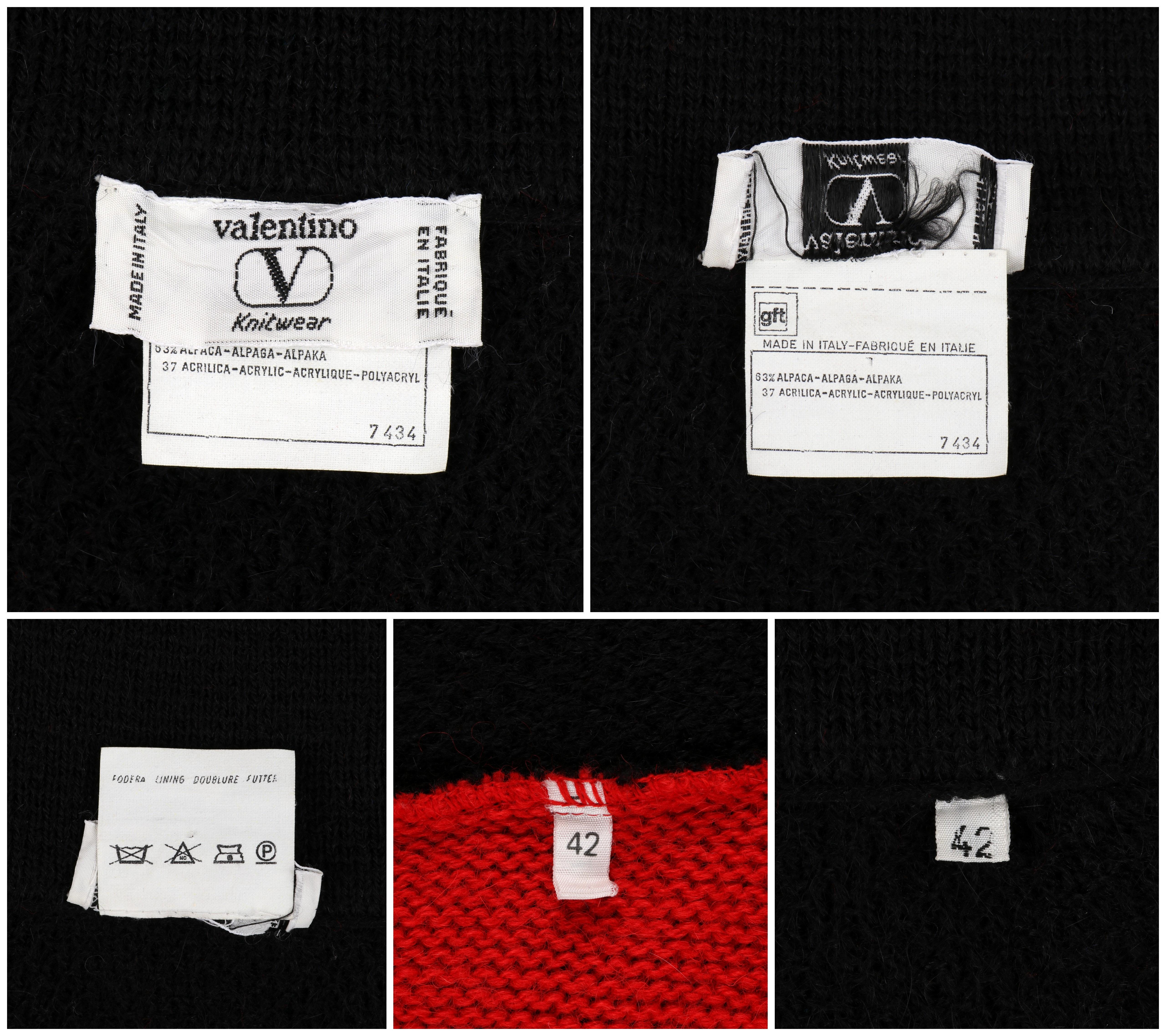 VALENTINO Knitwear c.1980's Vtg Roter Schwarzer Alpaka-Wollstrickschal Krawattenumhang mit Knopfleiste im Angebot 7
