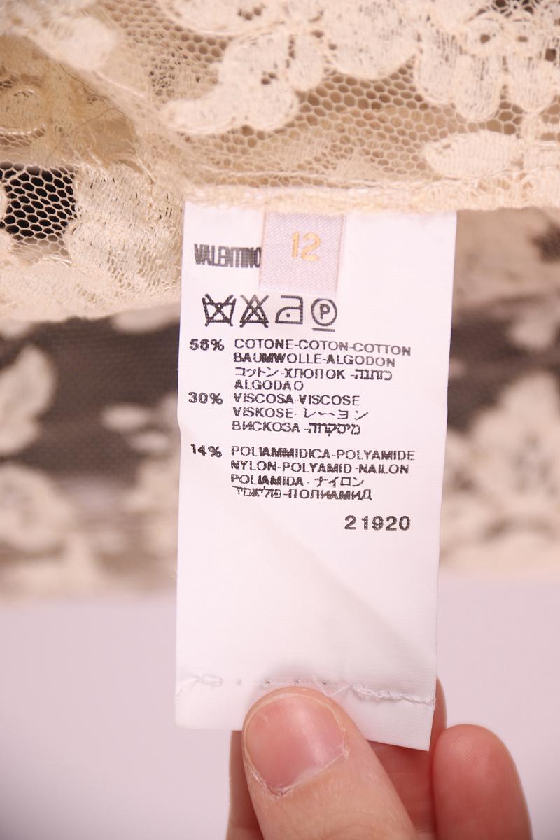Valentino Garavani
shirt jacket with floral lace

Valentino Ready To Wear collection, floral lace inserts, turn-down collar, front button fastening, long sleeves and straight hem. Color: beige.

Country of origin: Italy

Composition
Outer Material: