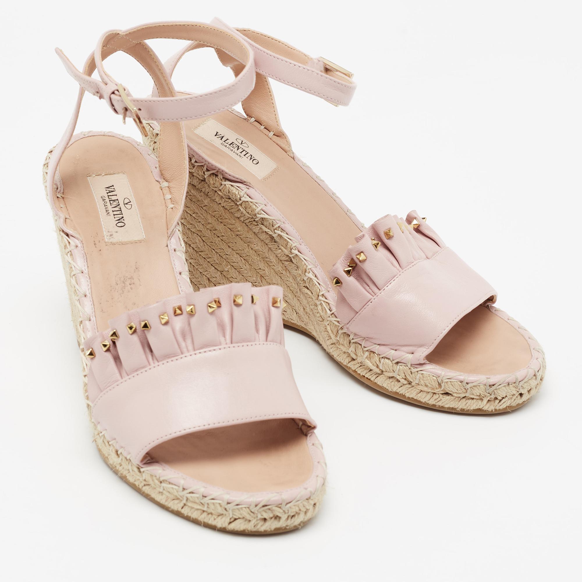 Valentino Leather Studded Ruffle-Trimmed Espadrille Wedge Sandals Size 40 In Good Condition In Dubai, Al Qouz 2