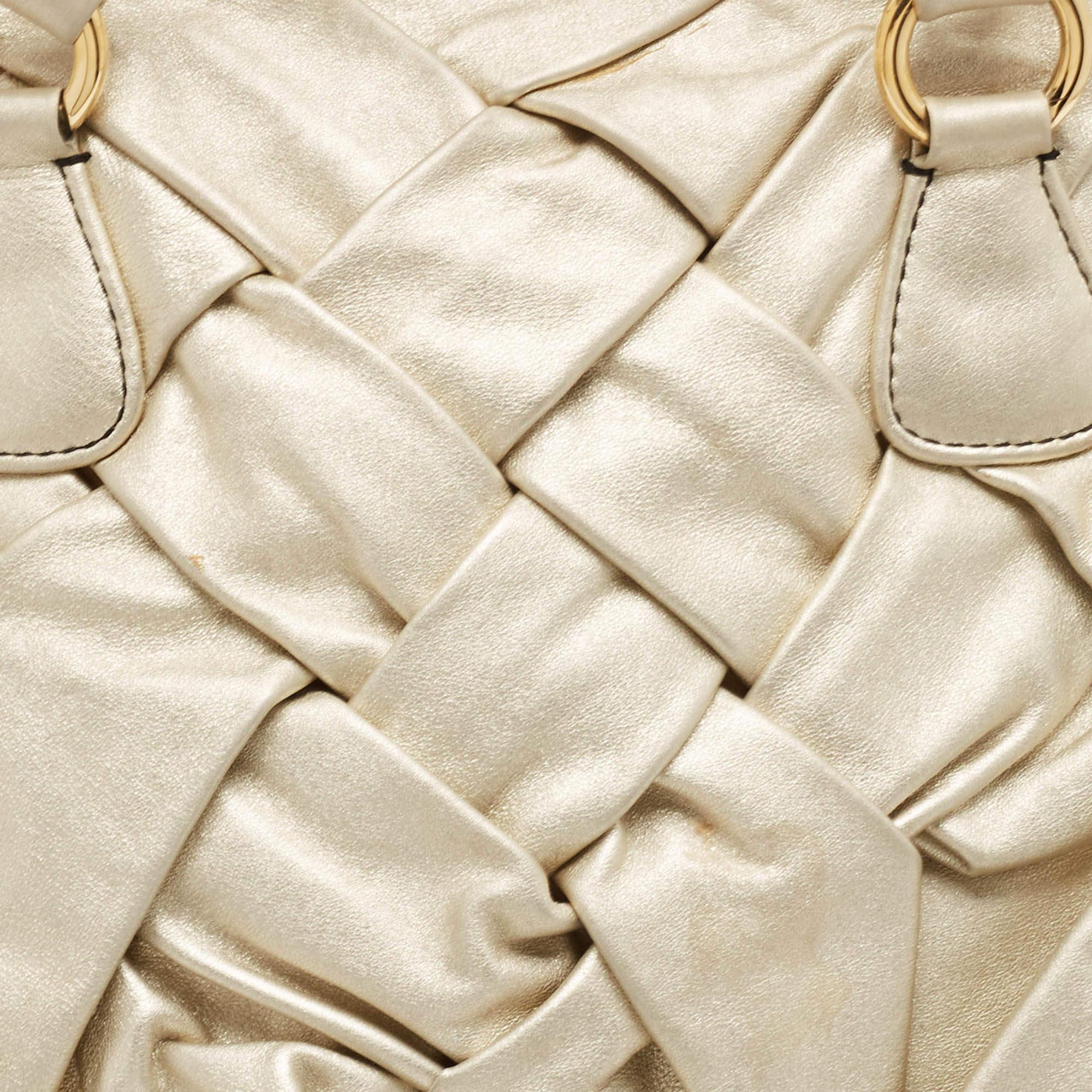 Valentino - Sacoche en cuir tressé or clair en vente 1