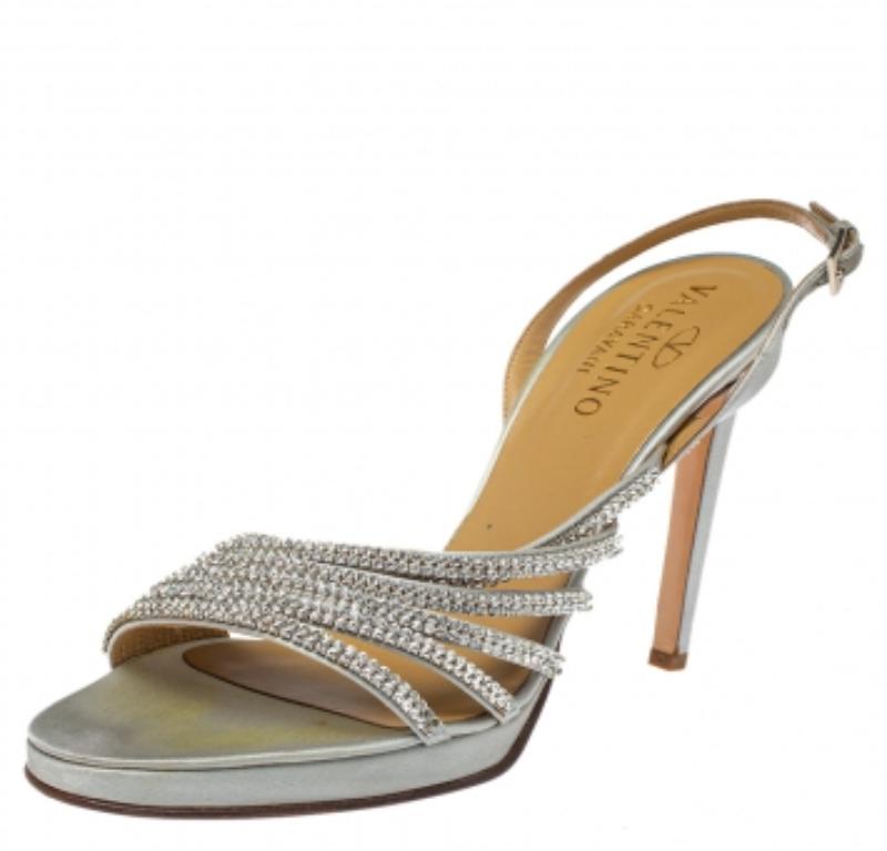 Valentino Light Grey Satin Crystal Embellished Slingback Sandals Size 39.5 In Fair Condition For Sale In Dubai, Al Qouz 2