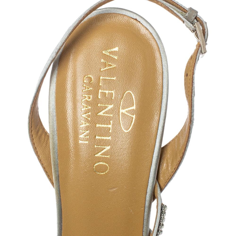 Valentino Light Grey Satin Crystal Embellished Slingback Sandals Size 39.5 In Good Condition In Dubai, Al Qouz 2