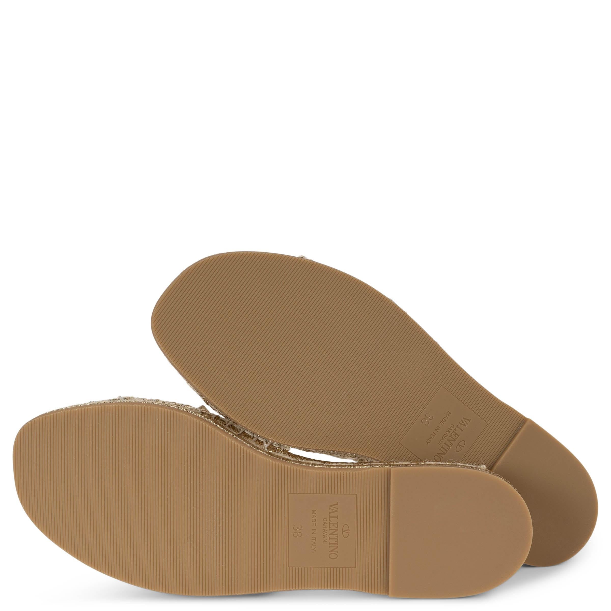 VALENTINO Sandales en cuir ivoire clair Roman STUD SLIDE 38 en vente 3