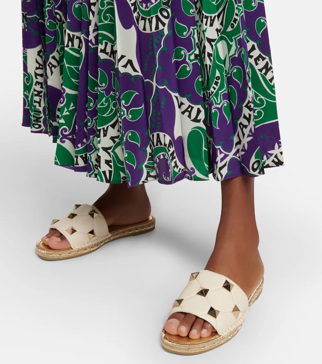 VALENTINO Sandales en cuir ivoire clair Roman STUD SLIDE 38 en vente 4