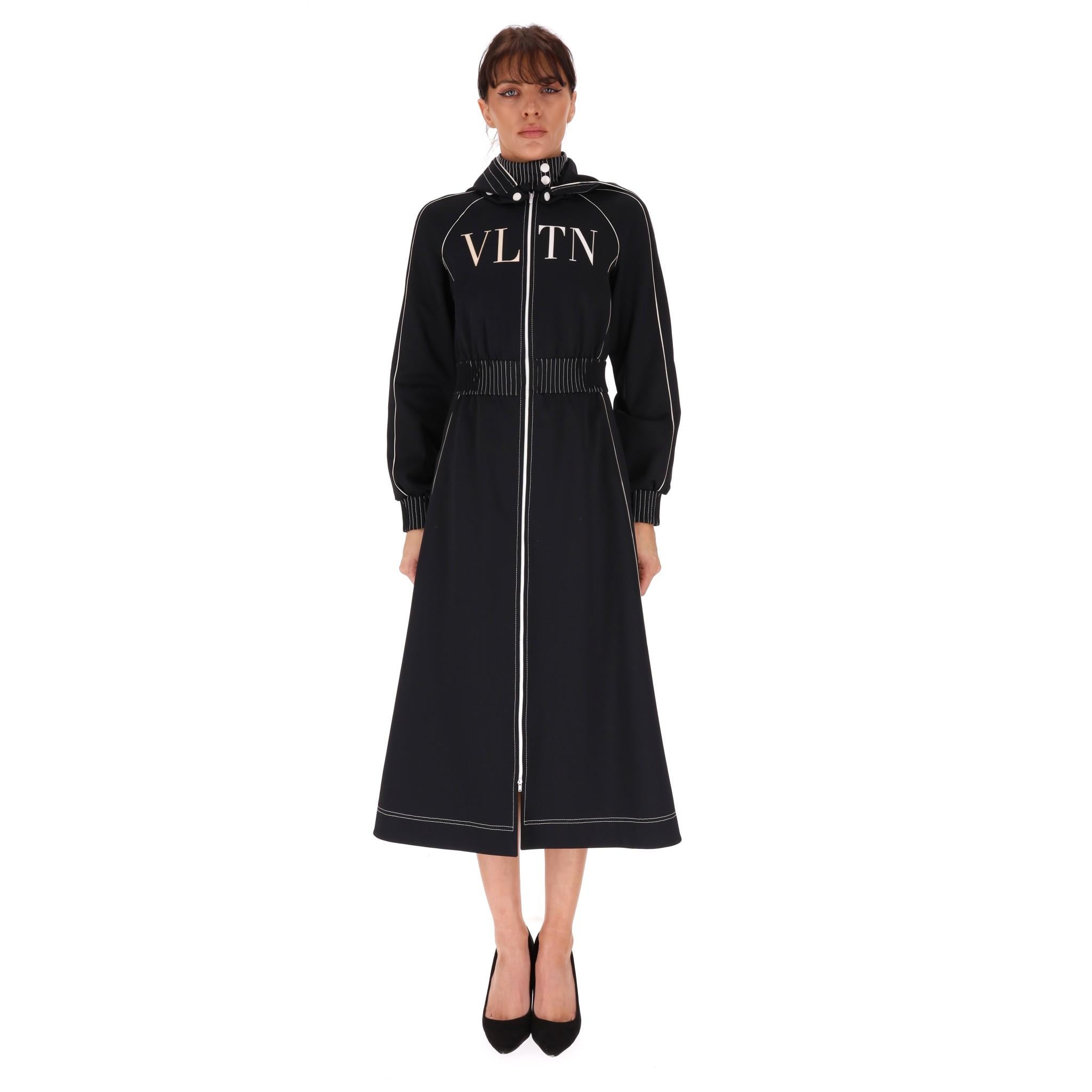 Valentino Logo Print Zip Front Dress With Hood

Black mid length dress with full length zipper closure,logo detailing to chest 'VLTN' printed in white. White contrasting piping and a hood

Rrp aprrox £1,500

Size - 38IT

Condition - Very