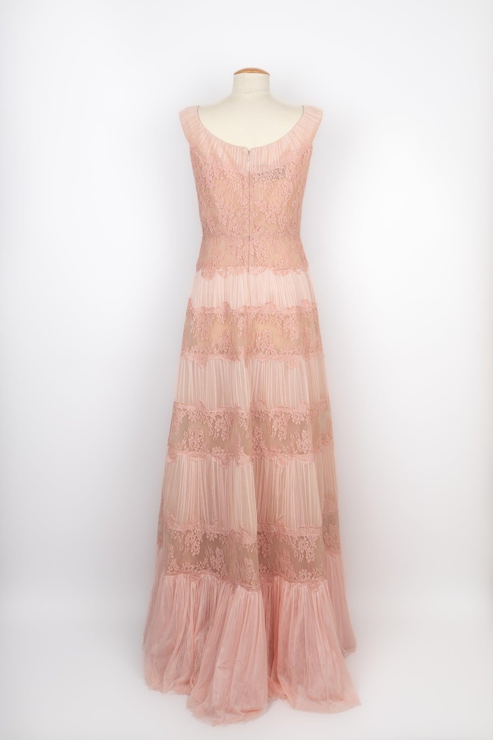 Valentino Long Pink Lace and Silk Dress In Excellent Condition For Sale In SAINT-OUEN-SUR-SEINE, FR