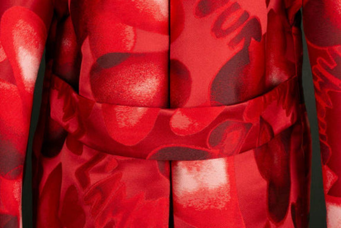 Valentino „Love“ Roter Seidenmantel Pre-Fall 2015 im Angebot 3