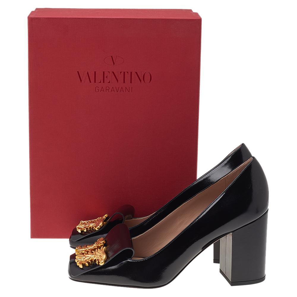 Valentino Maison Gryphons Embellished Block Heel Pumps Size EU 37.5 In New Condition In Dubai, Al Qouz 2