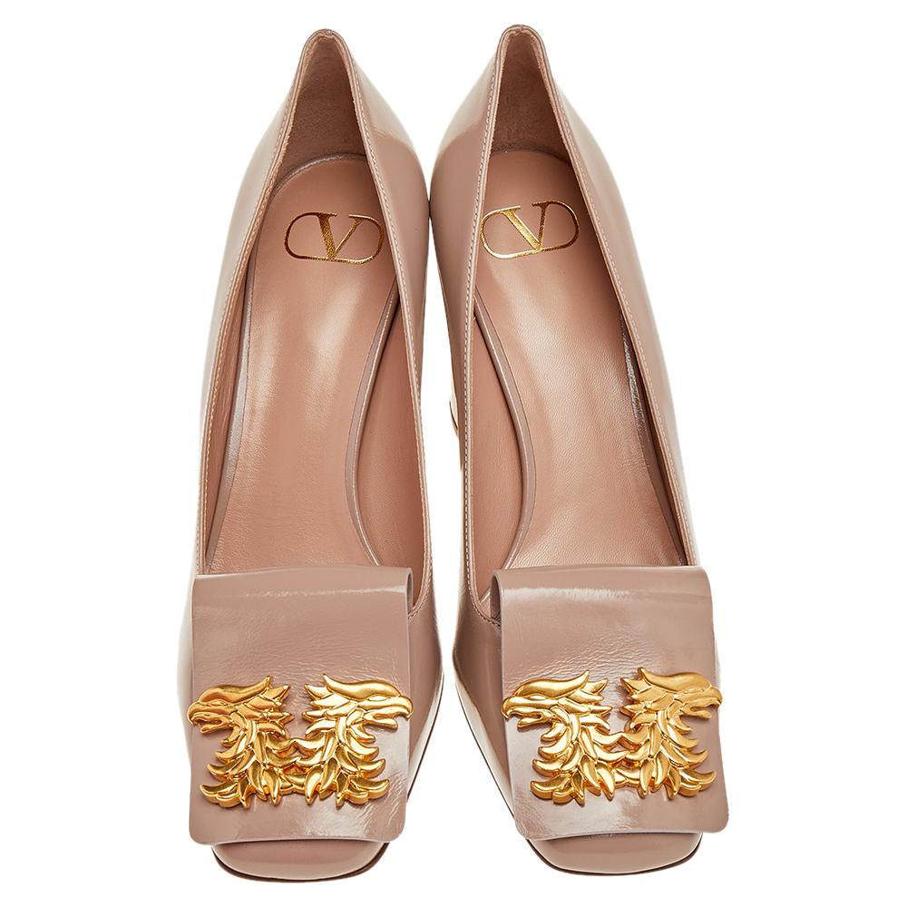 Add the right slant of style with these Valentino pumps. The designer pumps in leather feature Gryphons accent over the covered toes and block heels for a comfortable lift.

Includes: Original Packaging