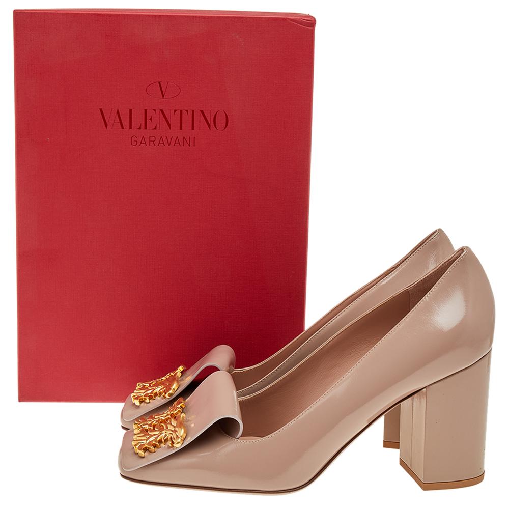 Valentino Maison Gryphons Embellished Block Heel Pumps Size EU 38.5 In New Condition In Dubai, Al Qouz 2