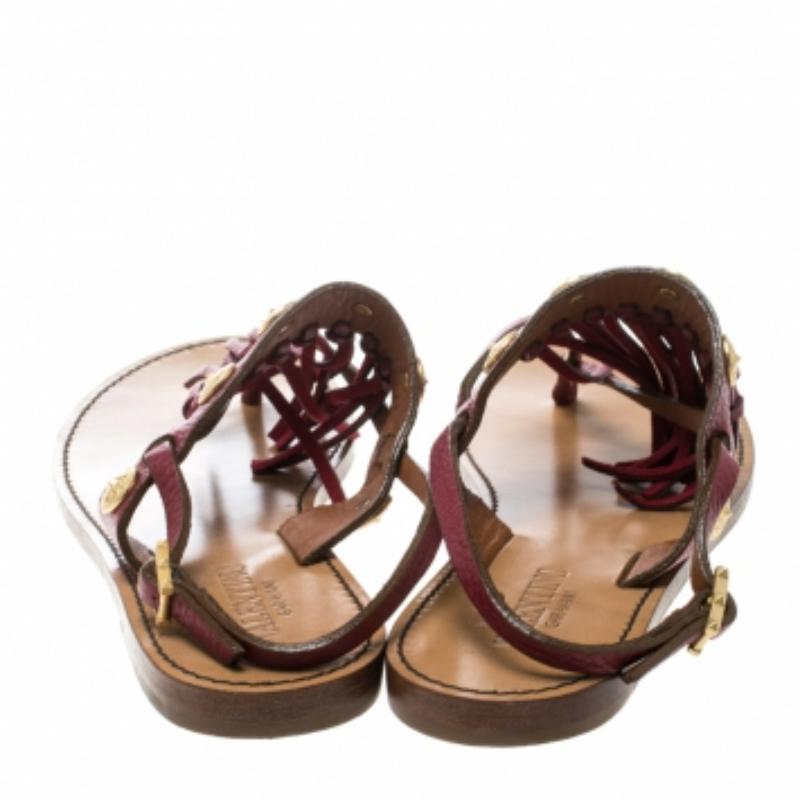 Marron Valentino Sandales longues à franges en cuir marron, taille 37,5 en vente