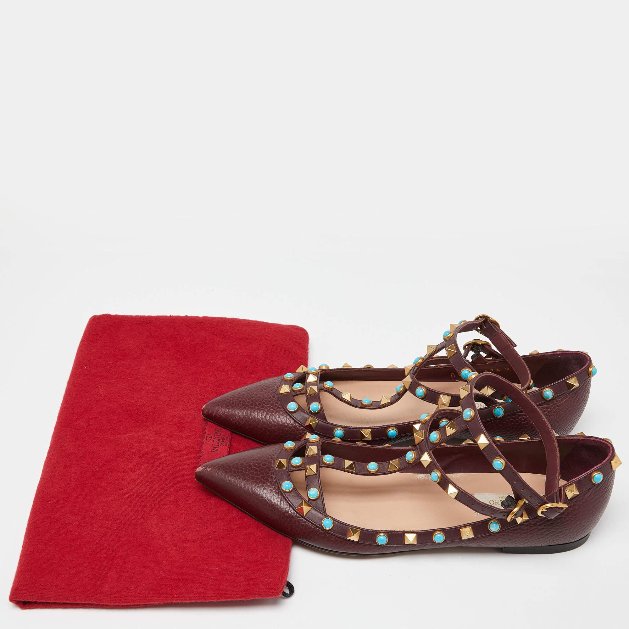 Valentino Maroon Textured Leather Rolling Rockstud Ankle Strap Flats Size 39 For Sale 5