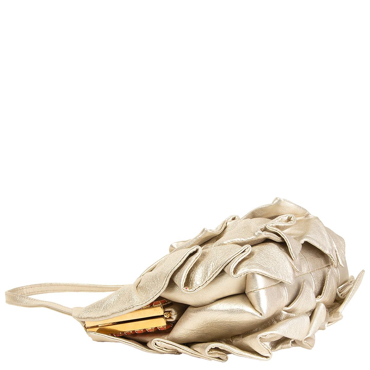 VALENTINO Abendtasche aus metallic goldfarbenem Leder mit RUFFLED im Zustand „Hervorragend“ im Angebot in Zürich, CH