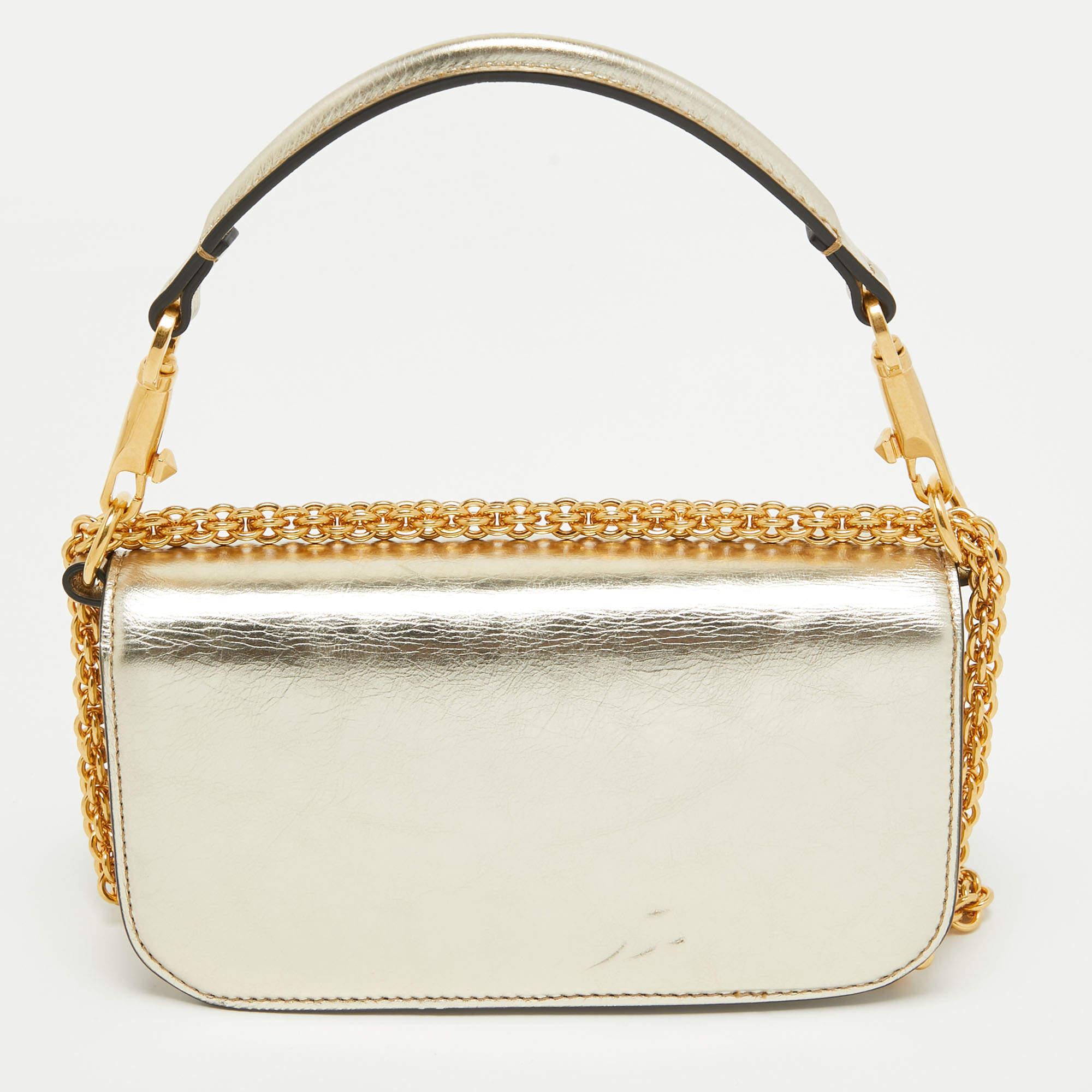 Bolso Loco Pequeño de Piel Dorada Metalizada Valentino en Bueno Estado en Dubai, Al Qouz 2
