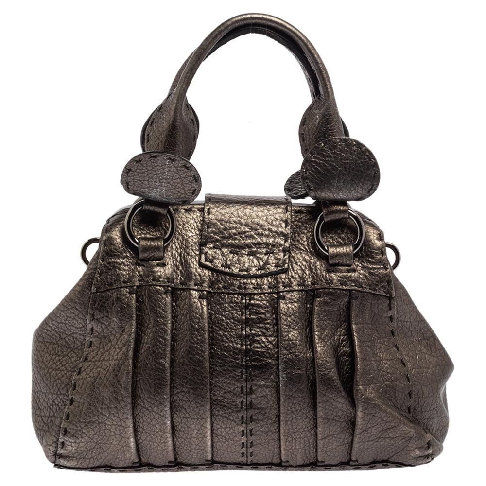 Crafted from metallic grey leather, this Valentino bag is stylish and functional. It carries an embellished V clasp on the front and the bag opens to a fabric-lined interior for your essentials. The bag is equipped with two handles and the signature