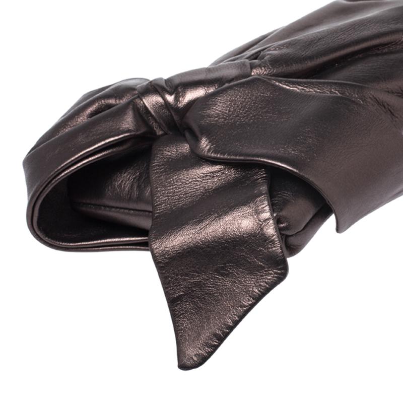Valentino Metallic Leather Pleated Bow Clutch In Good Condition In Dubai, Al Qouz 2