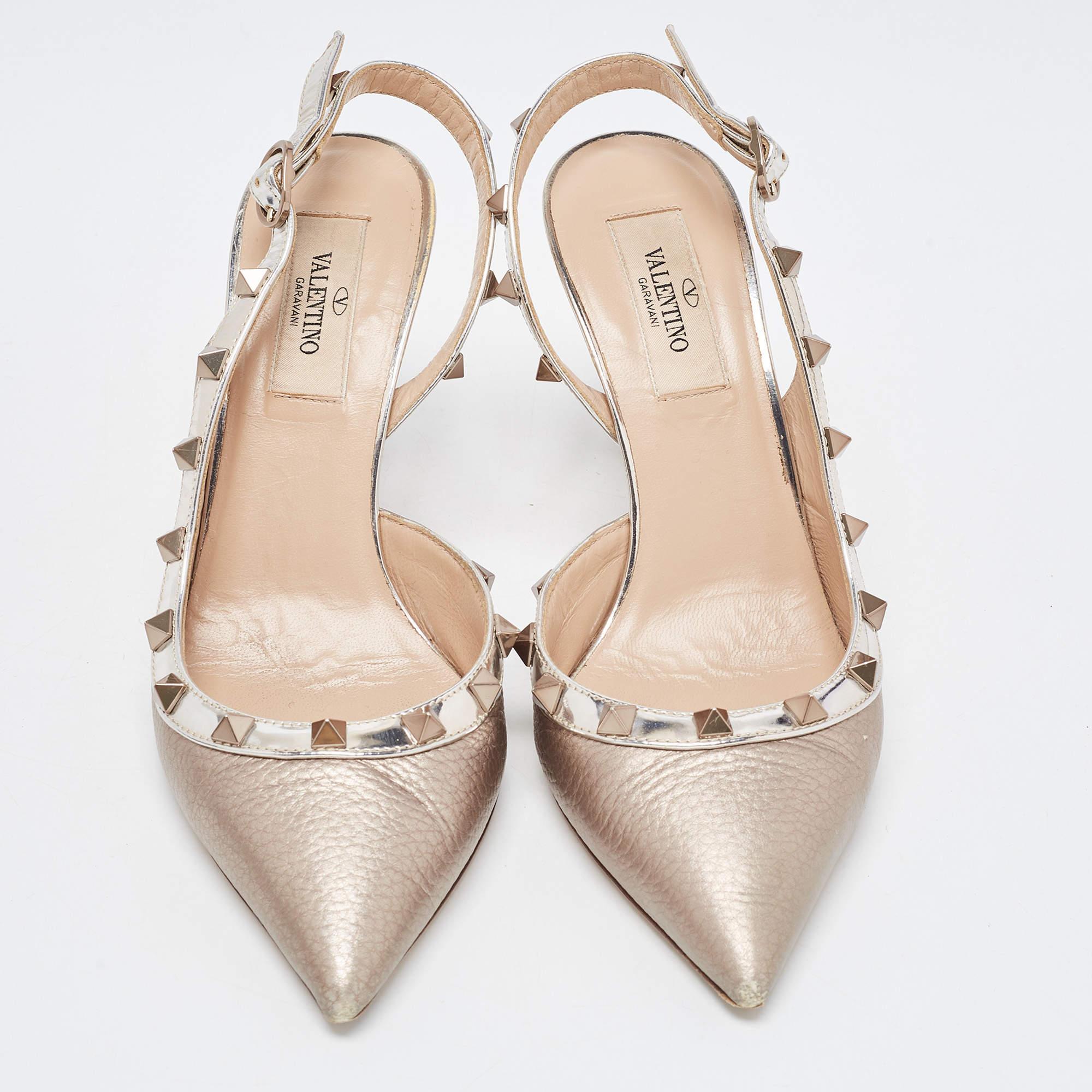 With meticulous craftsmanship and glamorous details, this Valentino pair of pumps reflects the brand's expertise in creating innovative and admirable designs. The Rockstuds elegantly outlines the upper straps and make it undeniably chic. Created